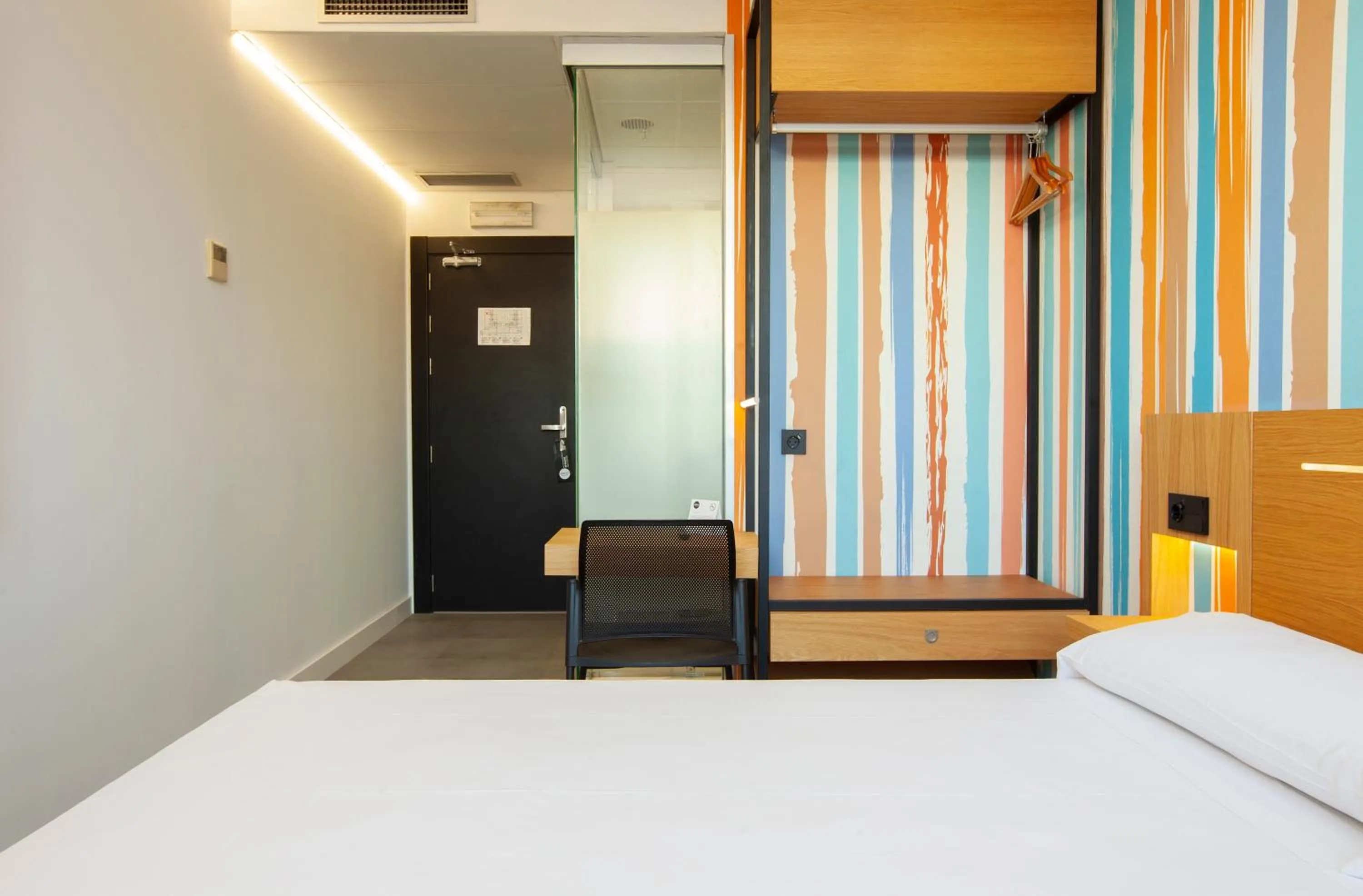 Photo of the whole room, Bed in Vértice Roomspace