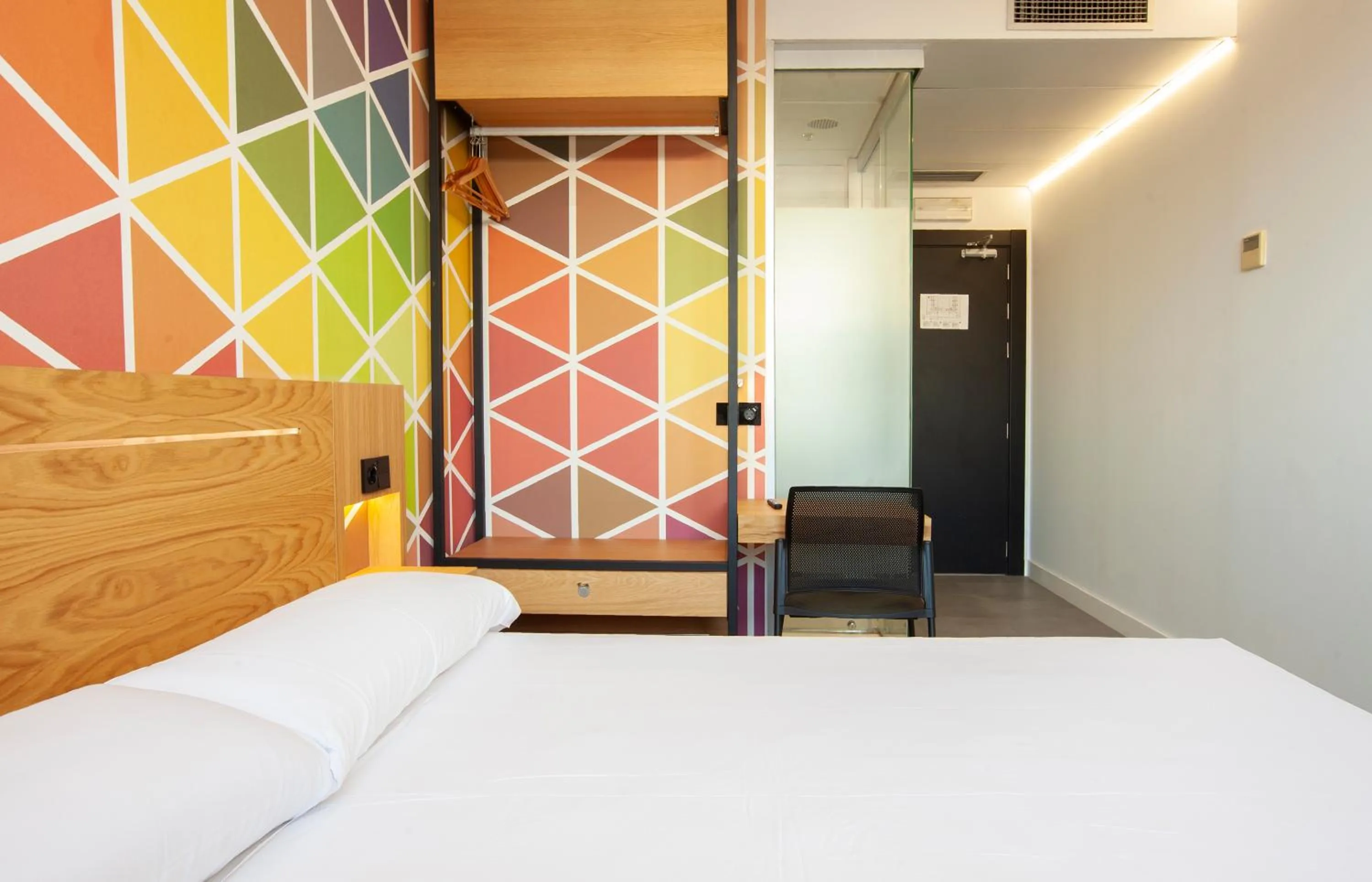 Photo of the whole room, Bed in Vértice Roomspace