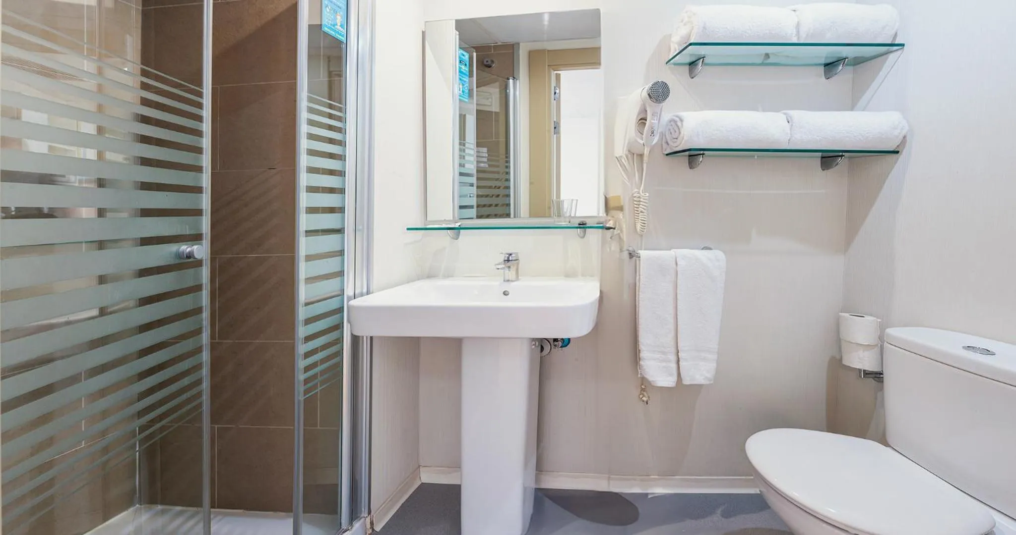 Bathroom in Vértice Roomspace