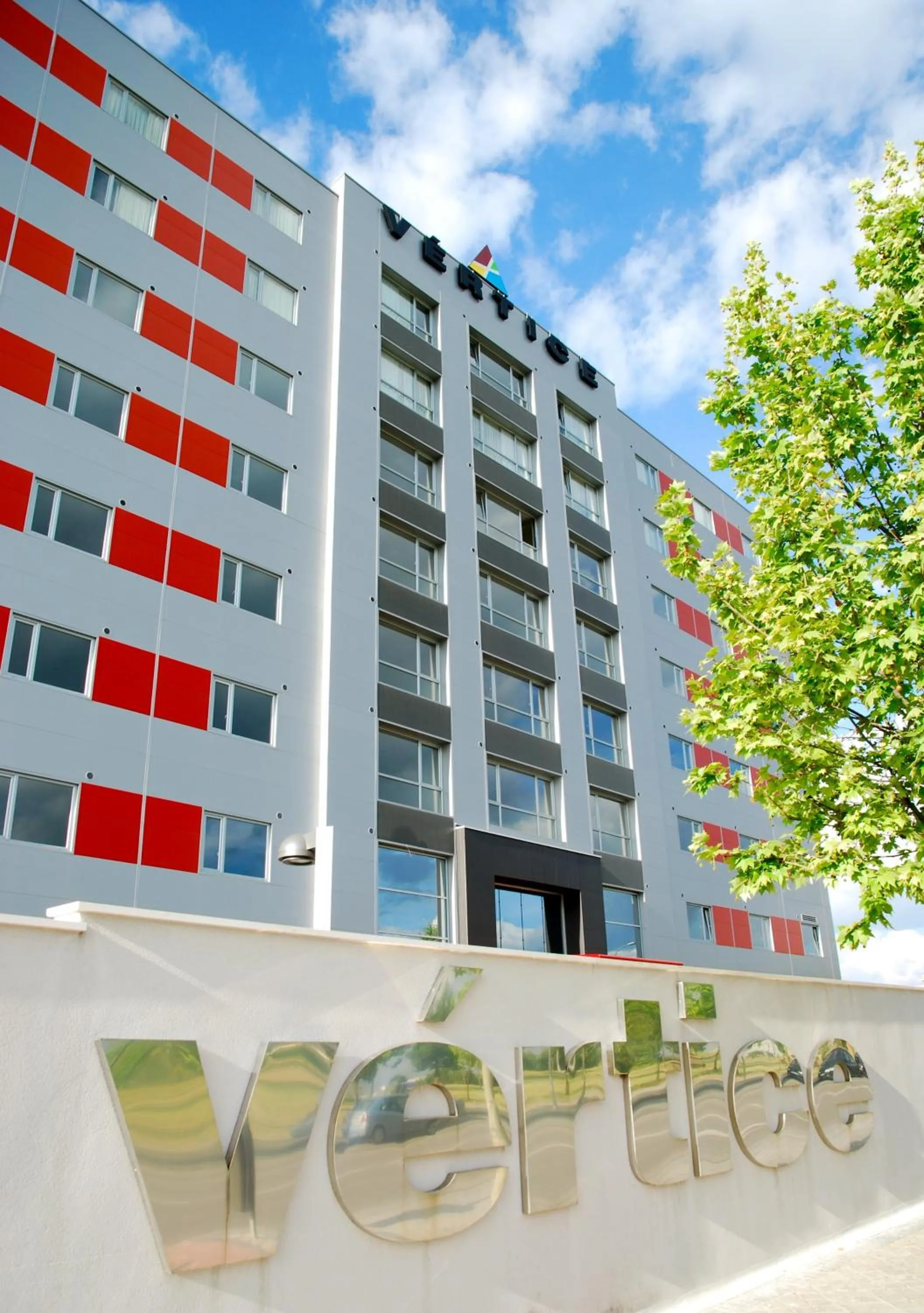 Facade/entrance in Vértice Roomspace