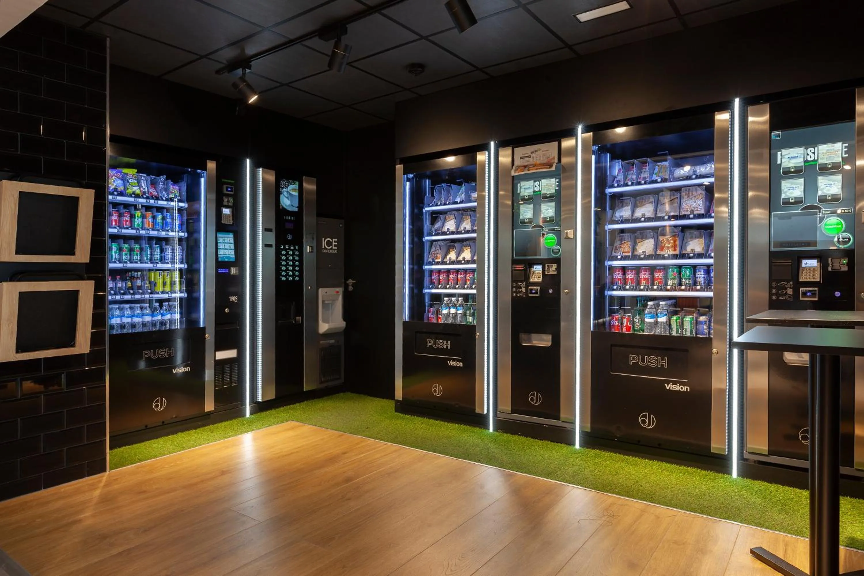 Restaurant/places to eat in Vértice Roomspace