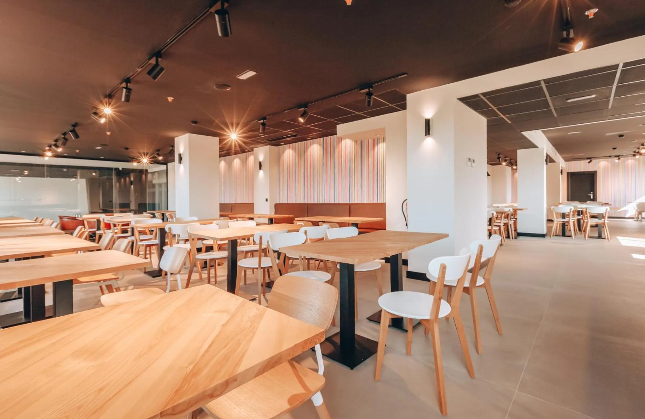 Buffet breakfast in Vértice Roomspace