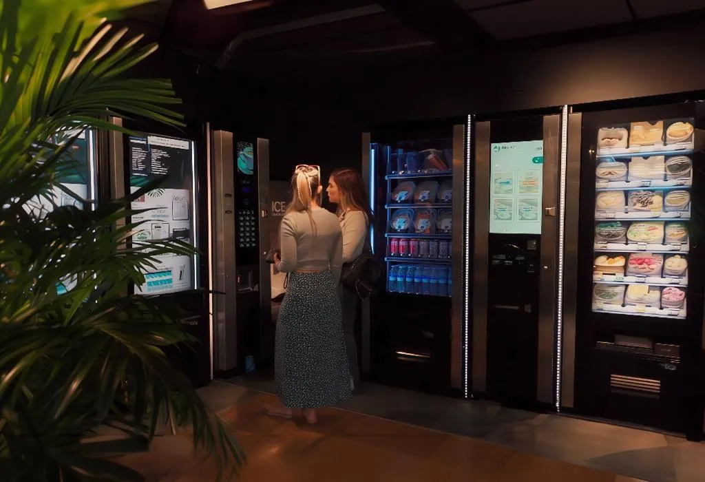 Restaurant/places to eat in Vértice Roomspace