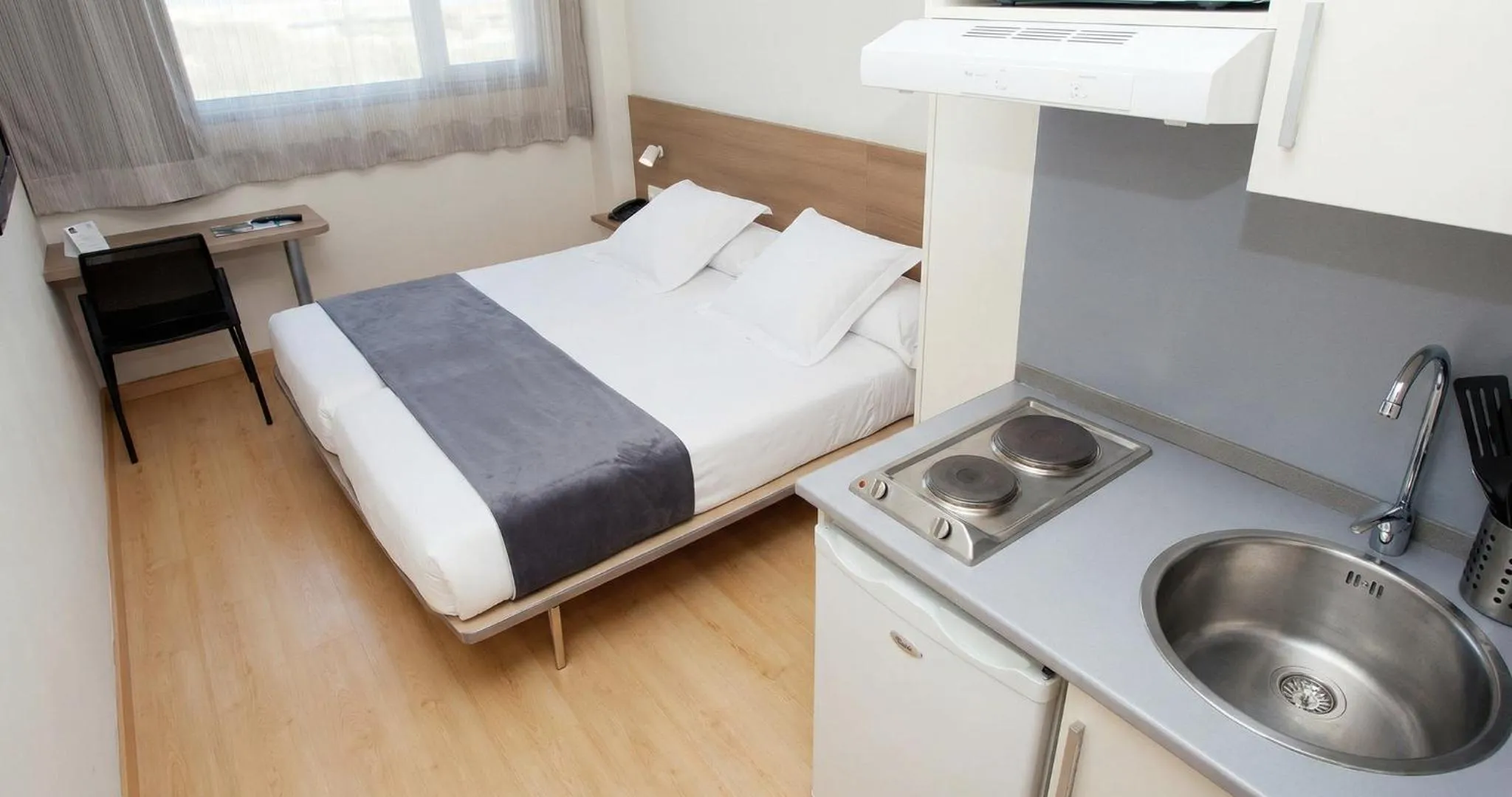 Bedroom, Bed in Vértice Roomspace