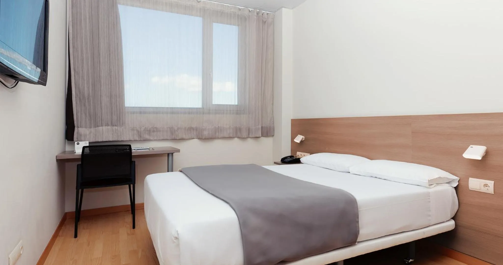 Photo of the whole room, Bed in Vértice Roomspace