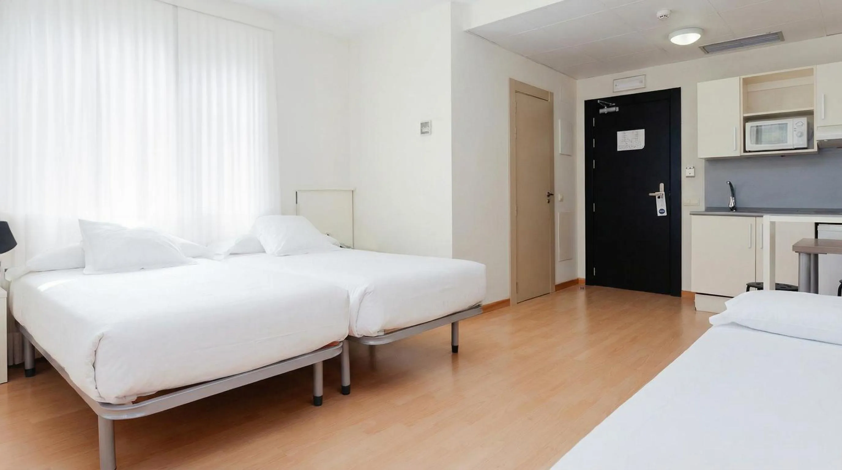 Photo of the whole room, Bed in Vértice Roomspace