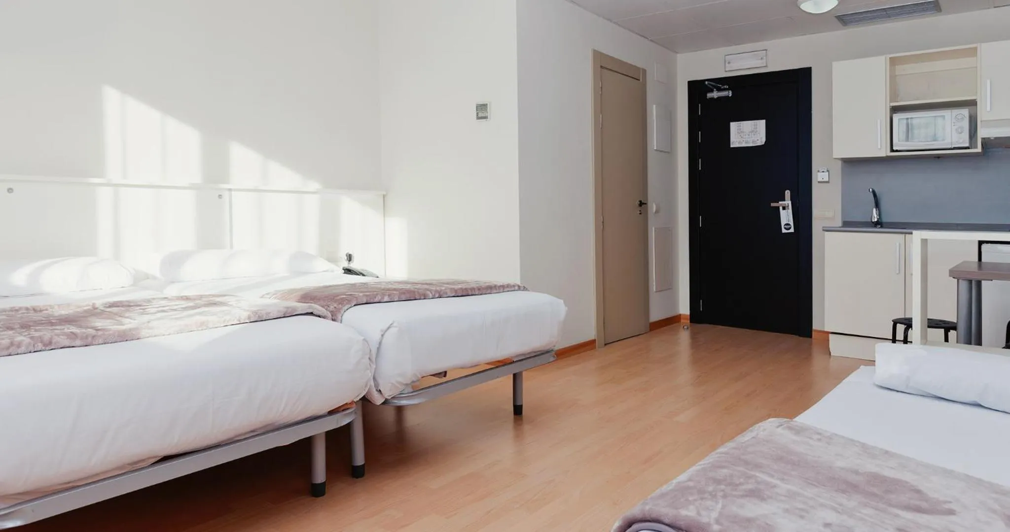 Photo of the whole room, Bed in Vértice Roomspace