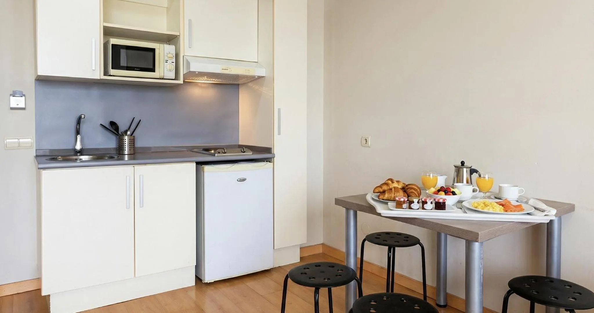 kitchen in Vértice Roomspace