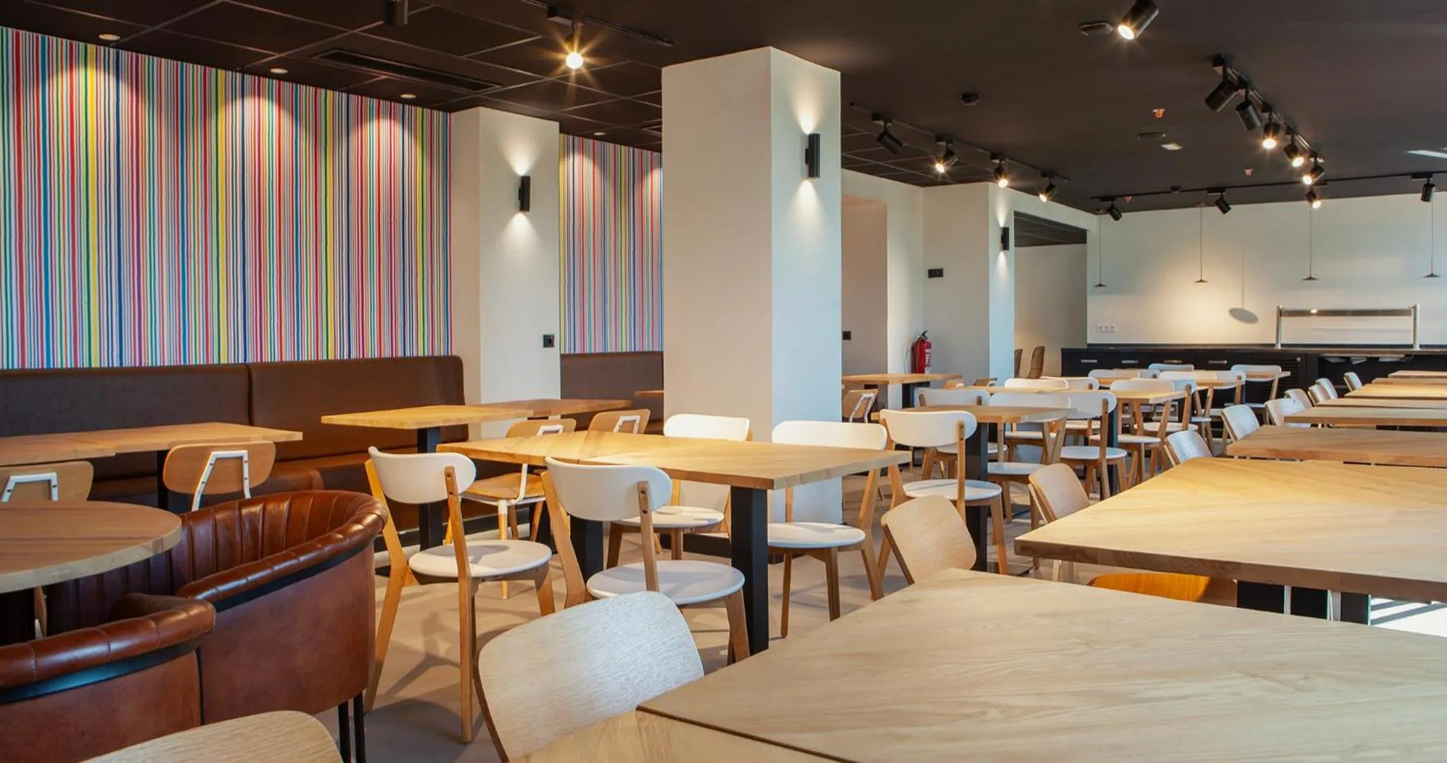 Buffet breakfast in Vértice Roomspace