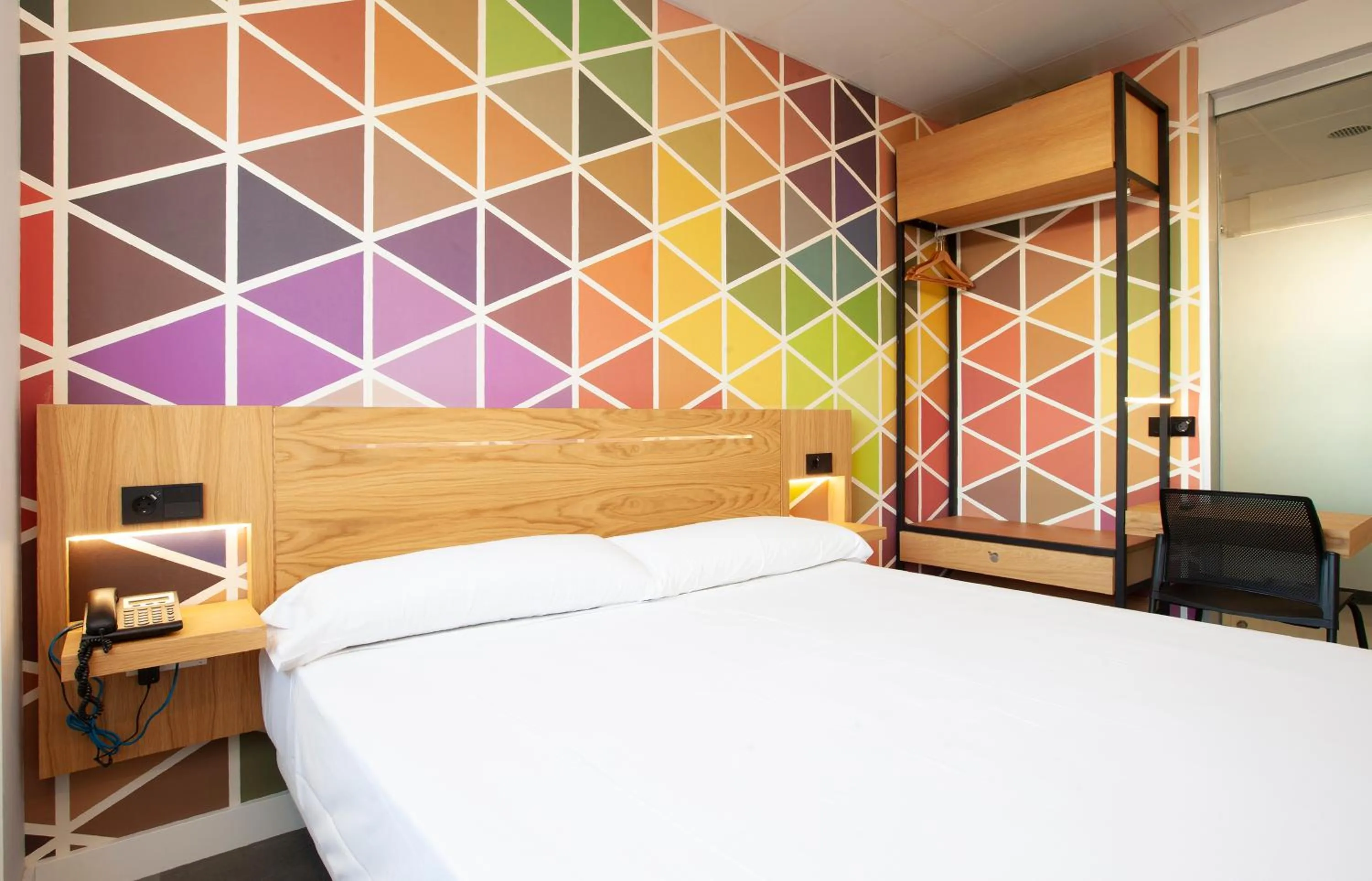 Photo of the whole room, Bed in Vértice Roomspace