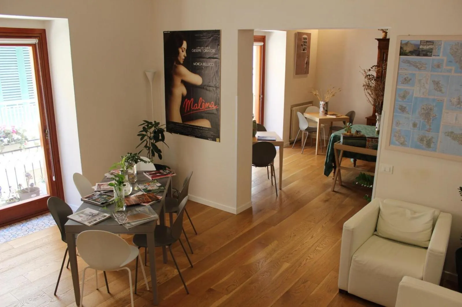 Communal lounge/ TV room in Dimora di Charme Cassaro 168