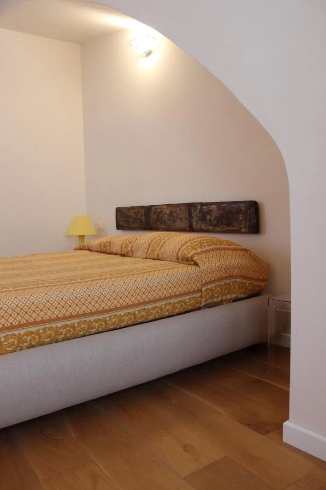 Decorative detail, Bed in Dimora di Charme Cassaro 168