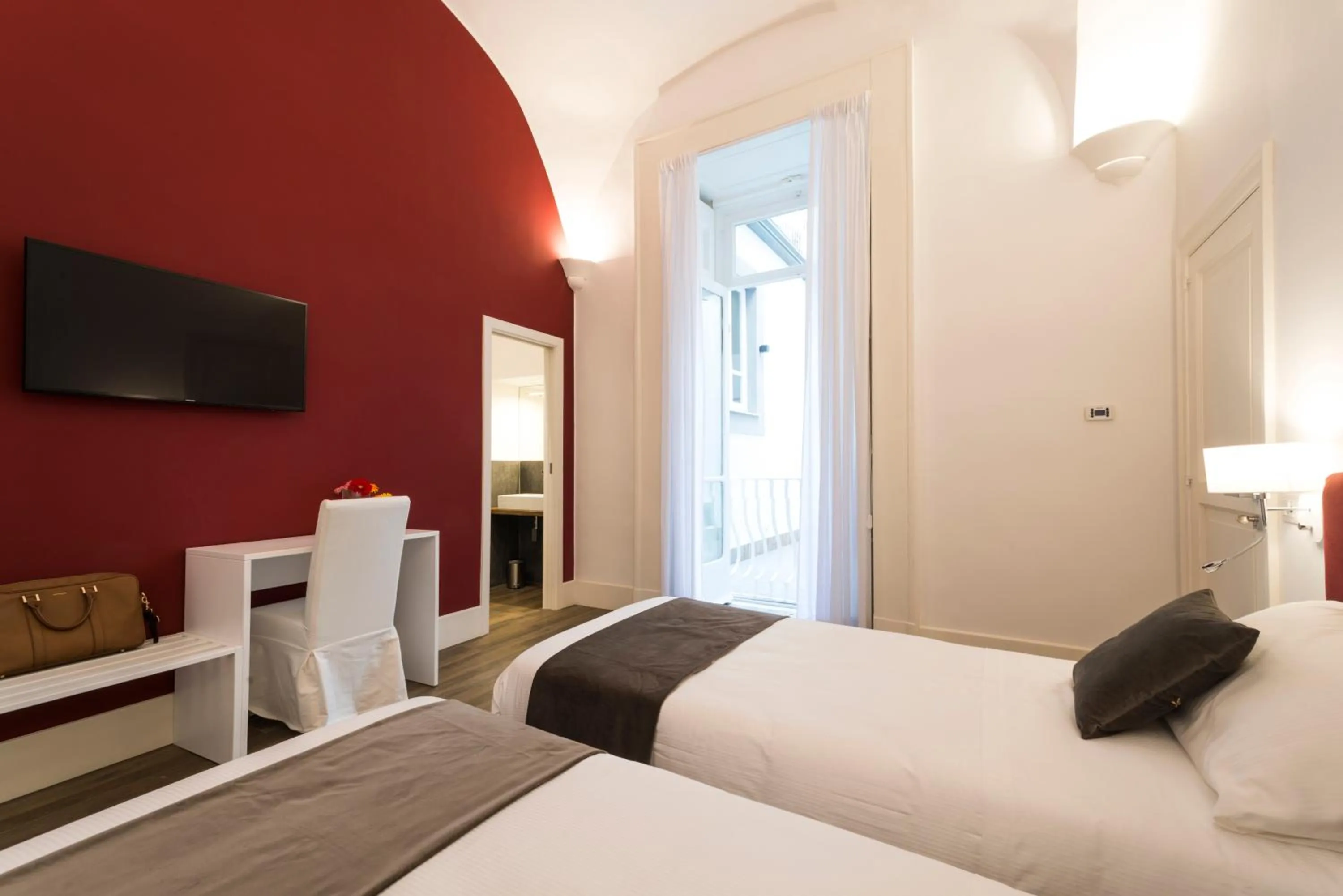 Photo of the whole room, Bed in Foro Carolino S&B