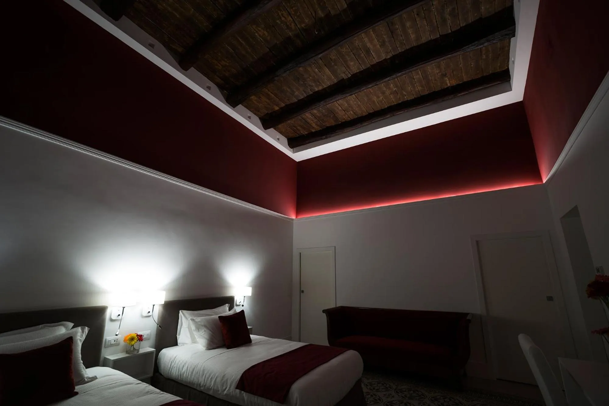 Night, Bed in Foro Carolino S&B