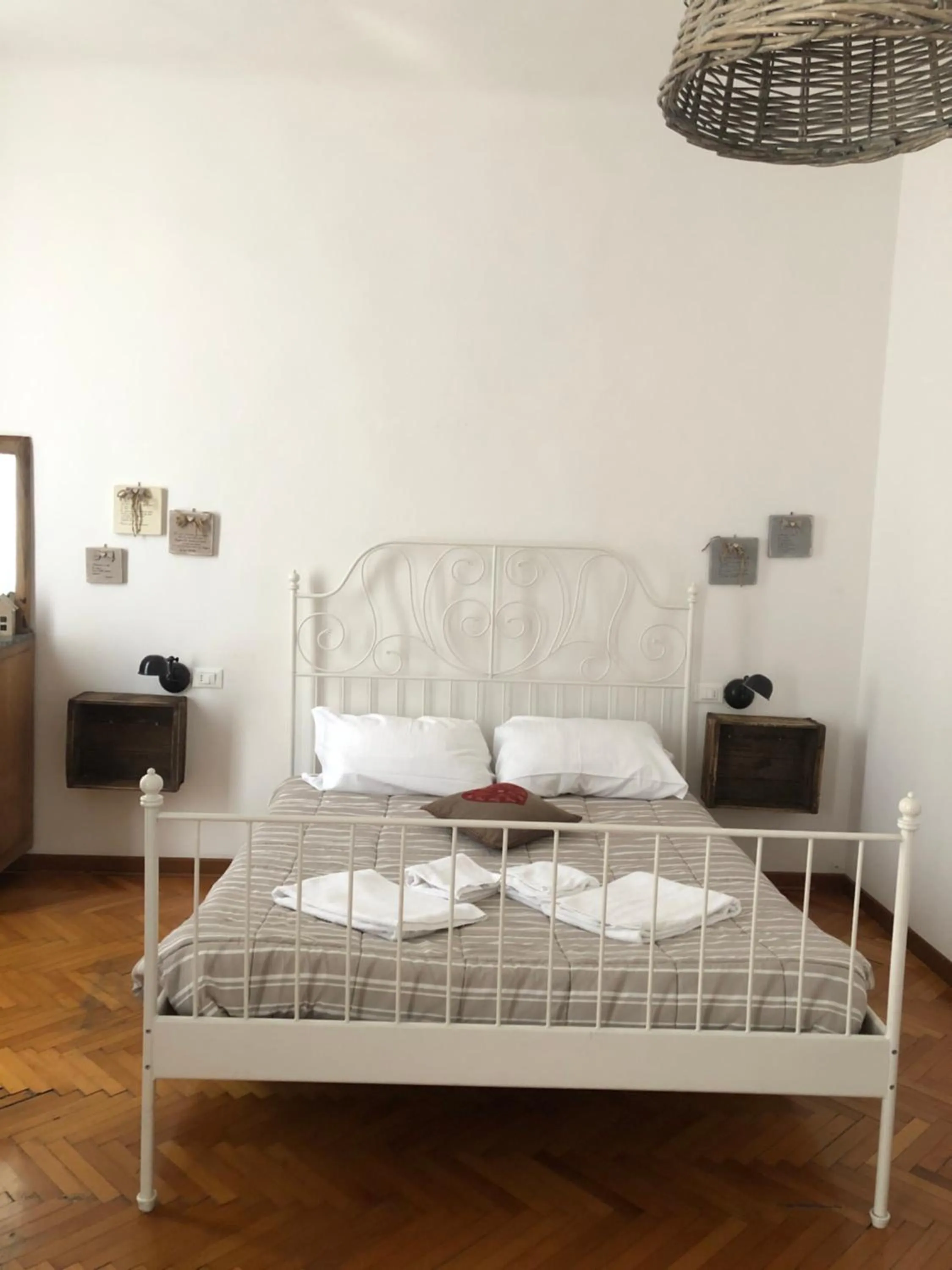 Bed in Ai Leoni