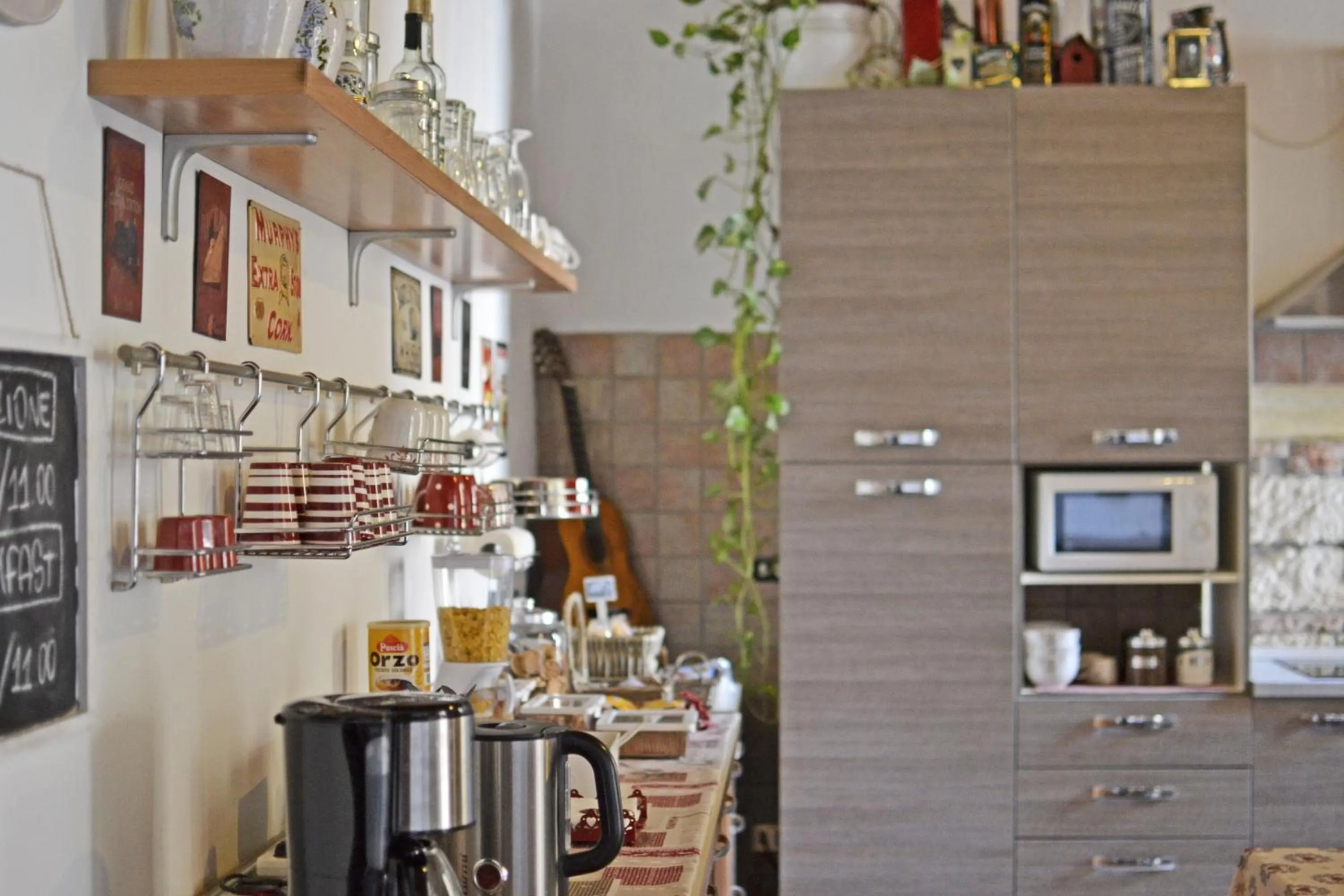 Restaurant/places to eat in Ai Leoni