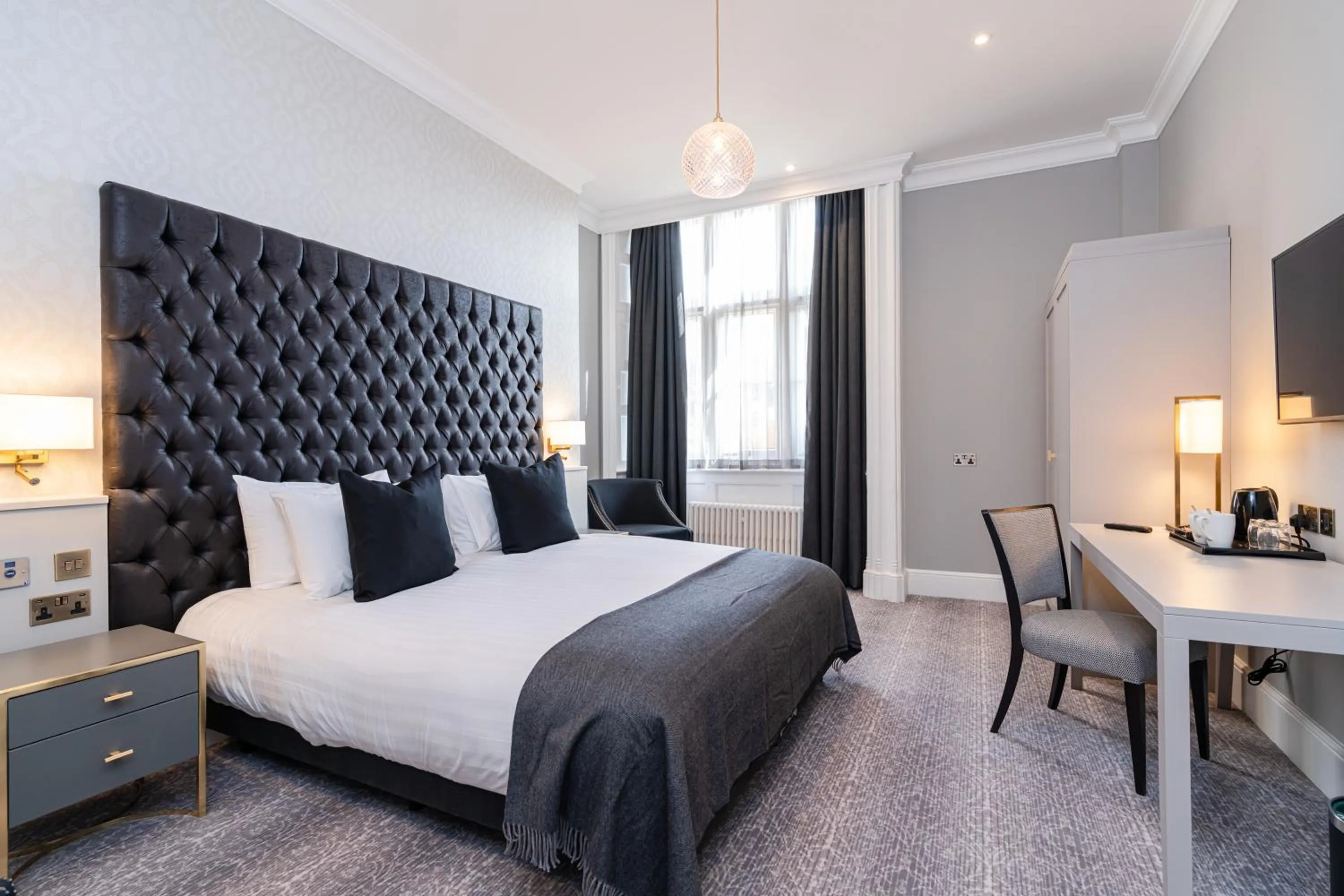 Bedroom, Bed in Easthampstead Park