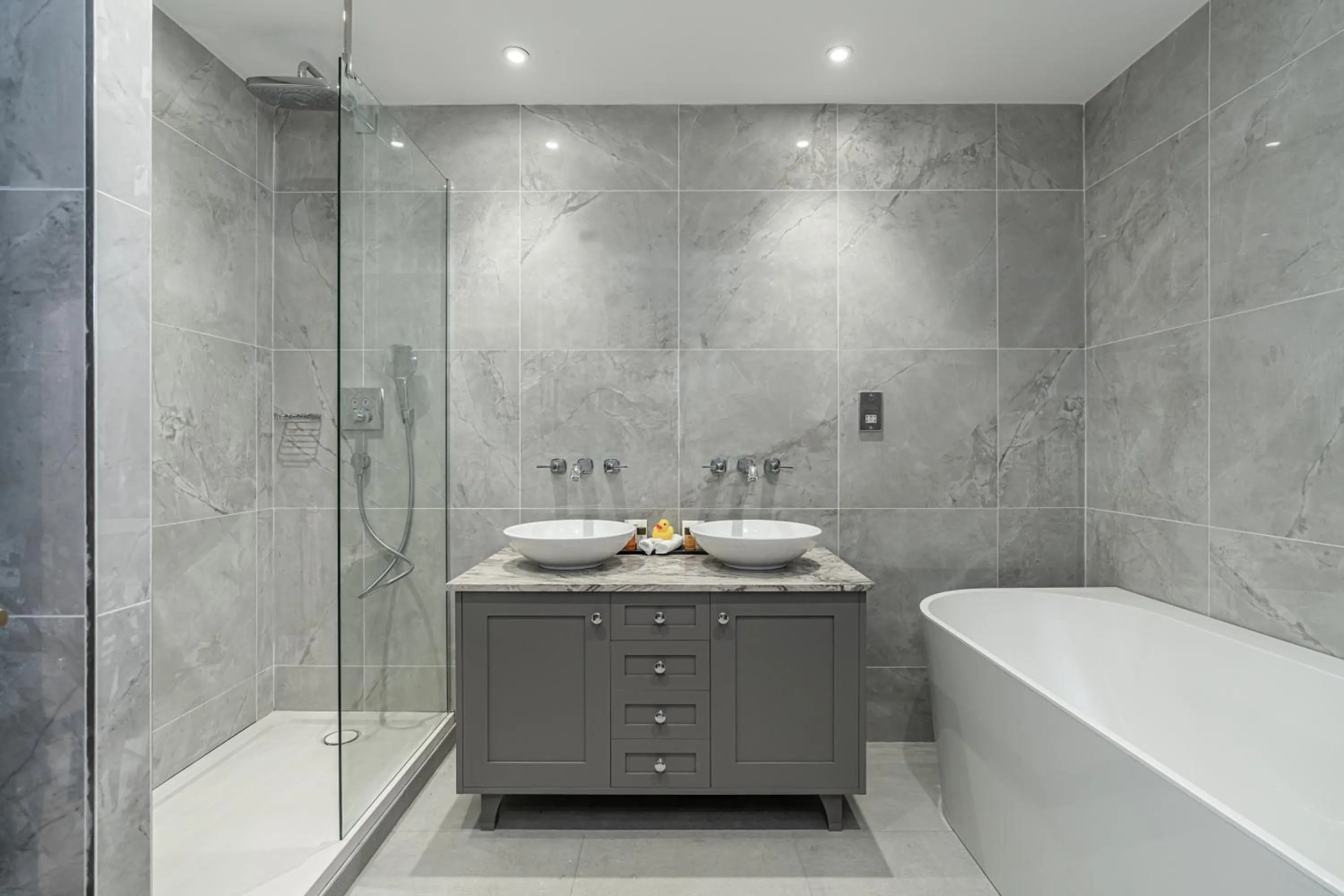 Shower in Easthampstead Park