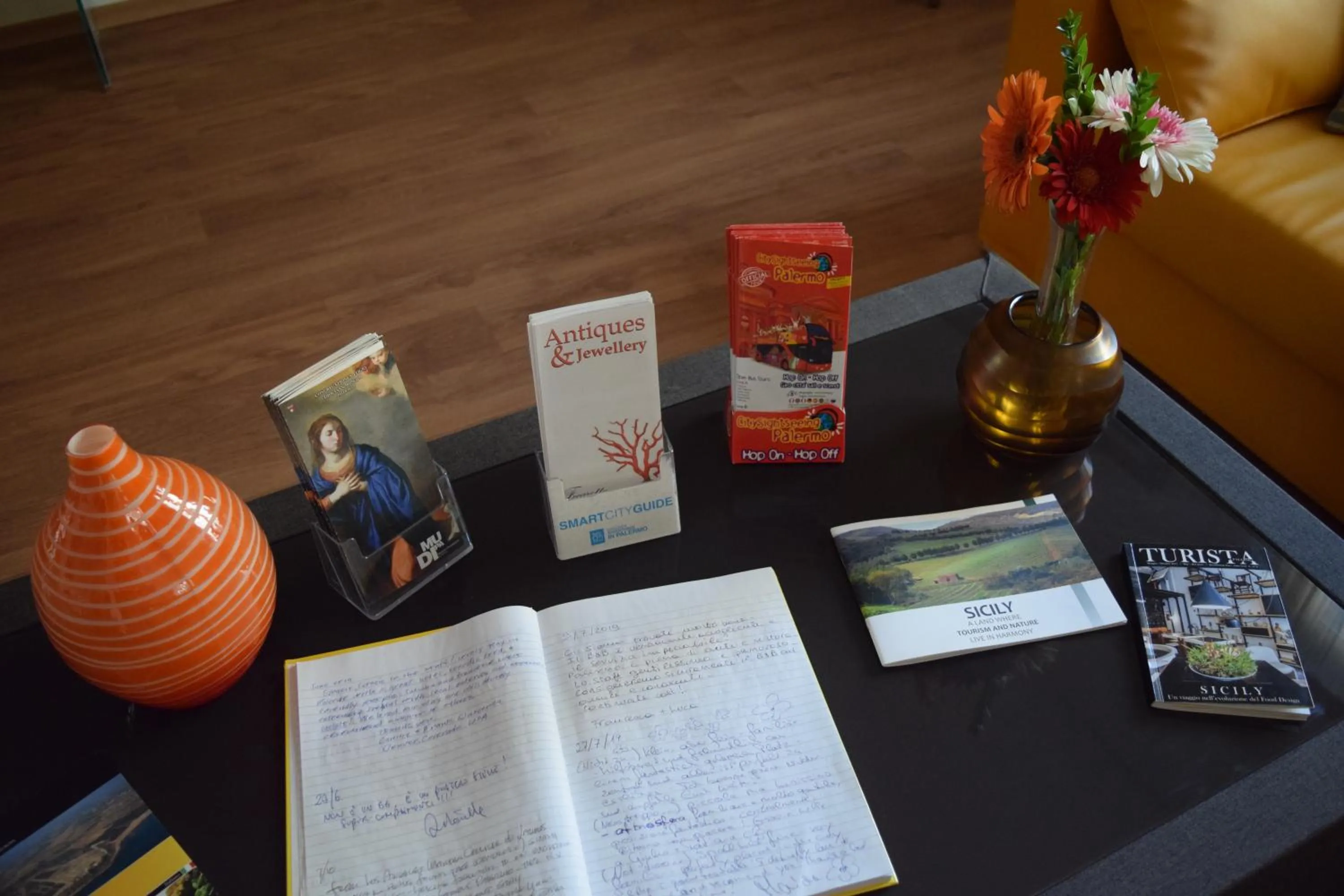 Communal lounge/ TV room in Residenza Wagner