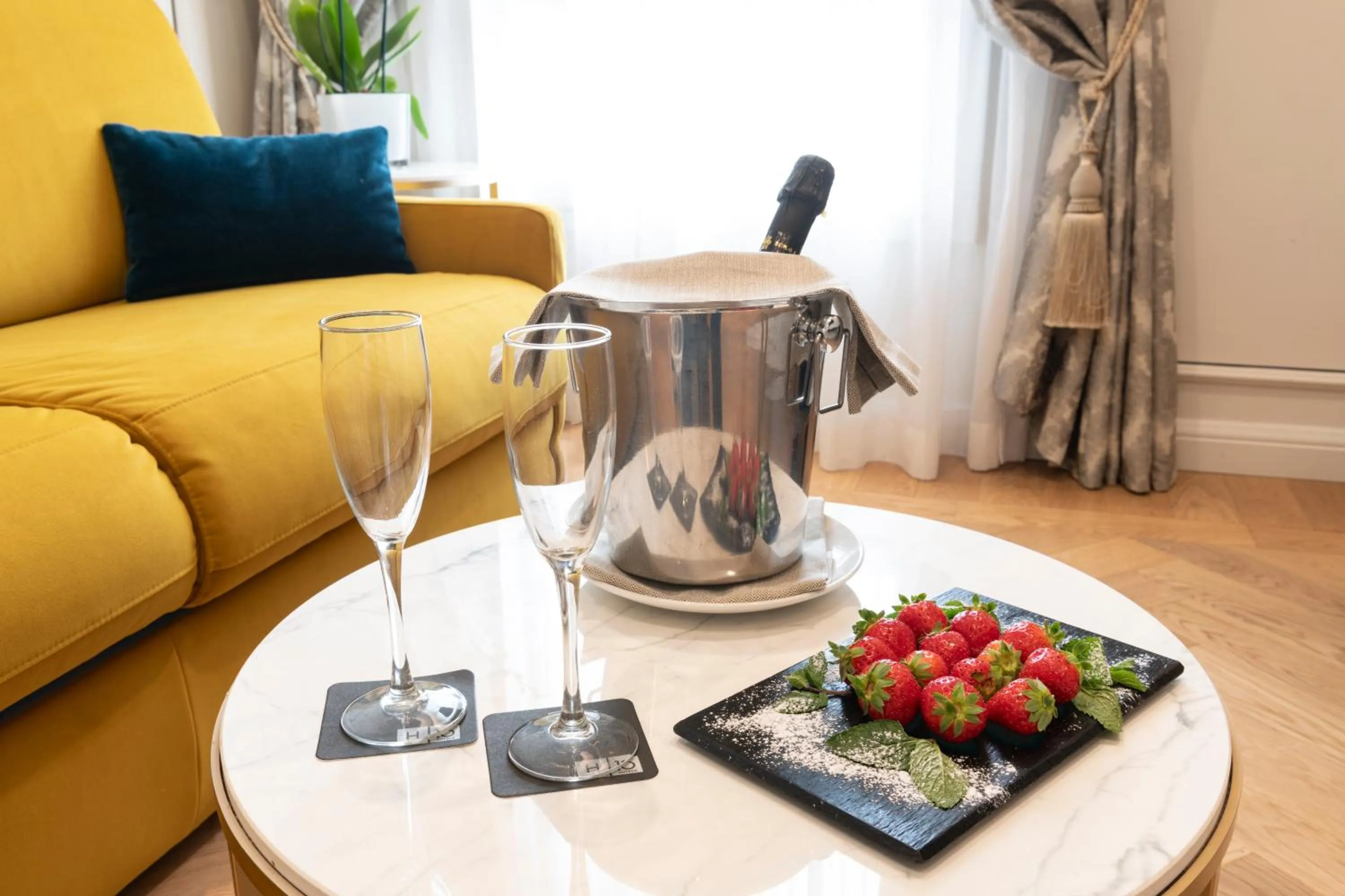 Food and drinks in H10 Palazzo Canova