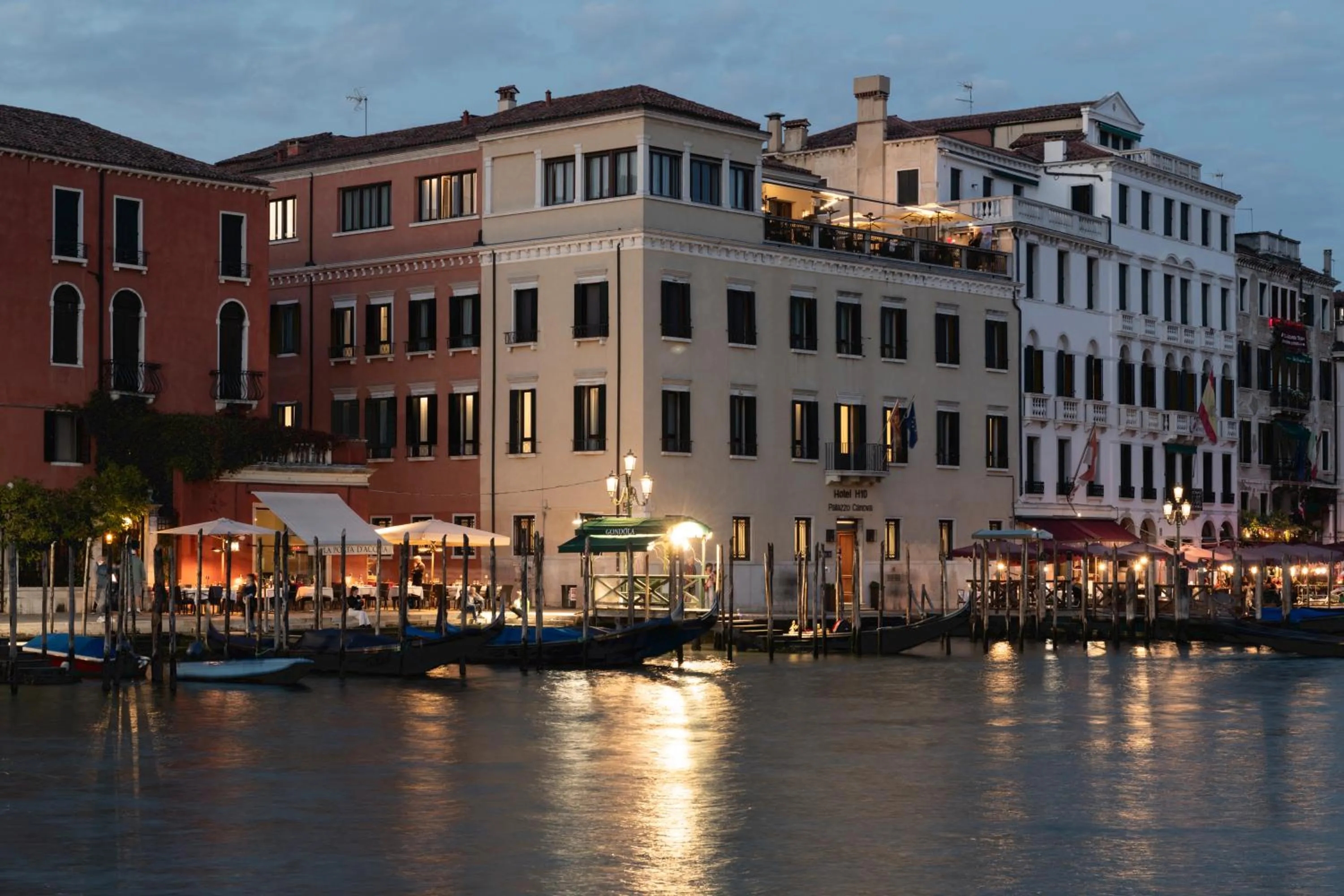 Property building in H10 Palazzo Canova