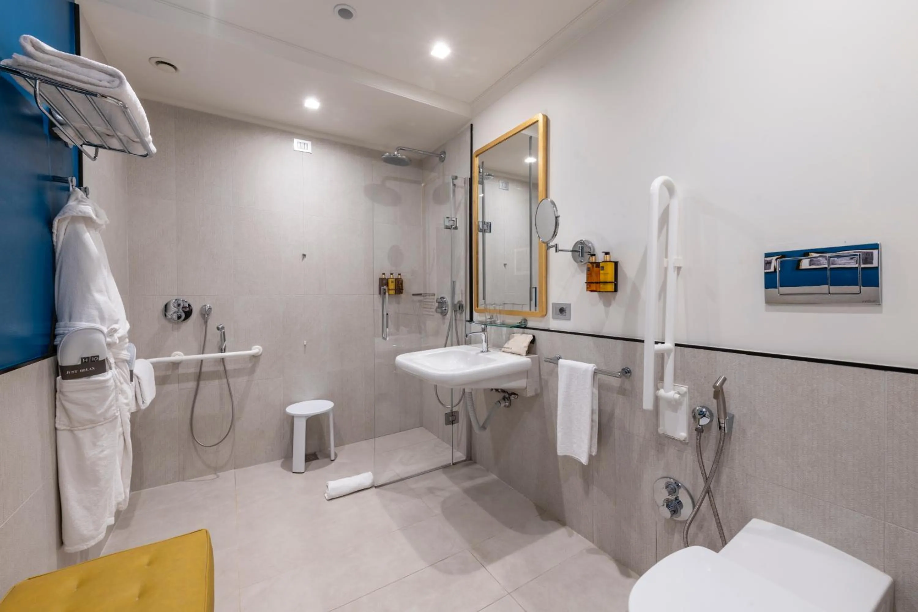 Shower in H10 Palazzo Canova