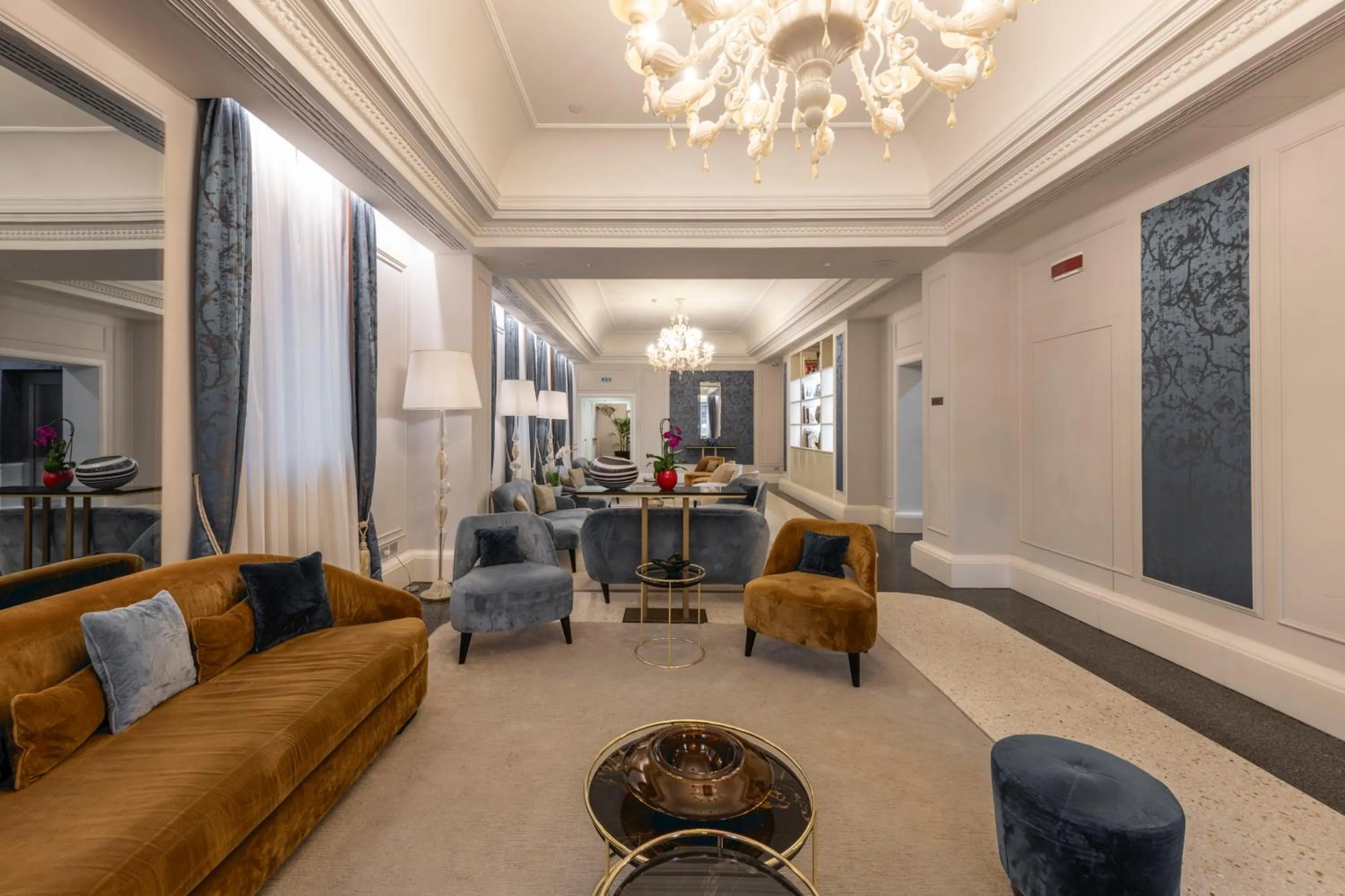 Lobby or reception in H10 Palazzo Canova