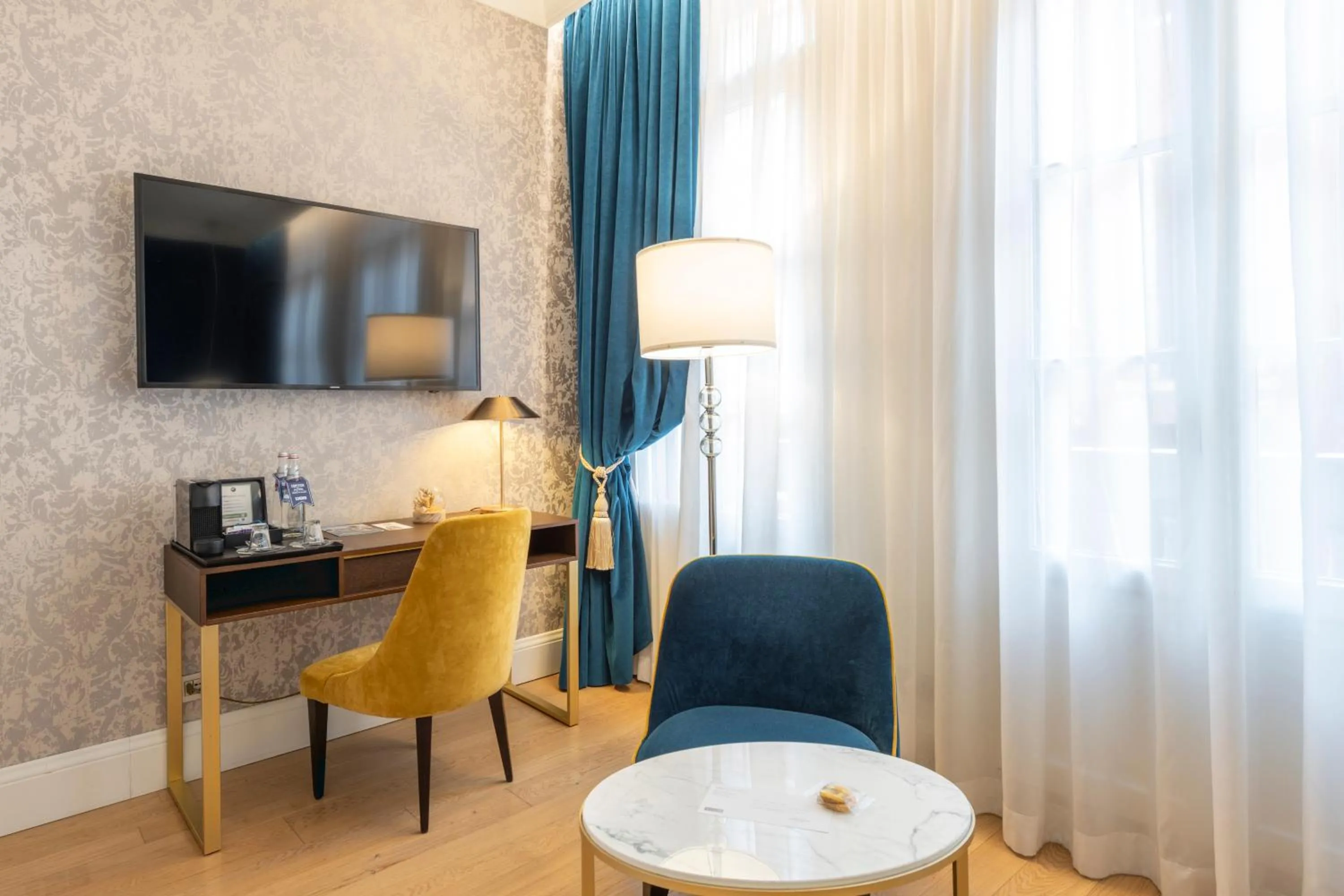 Bedroom in H10 Palazzo Canova