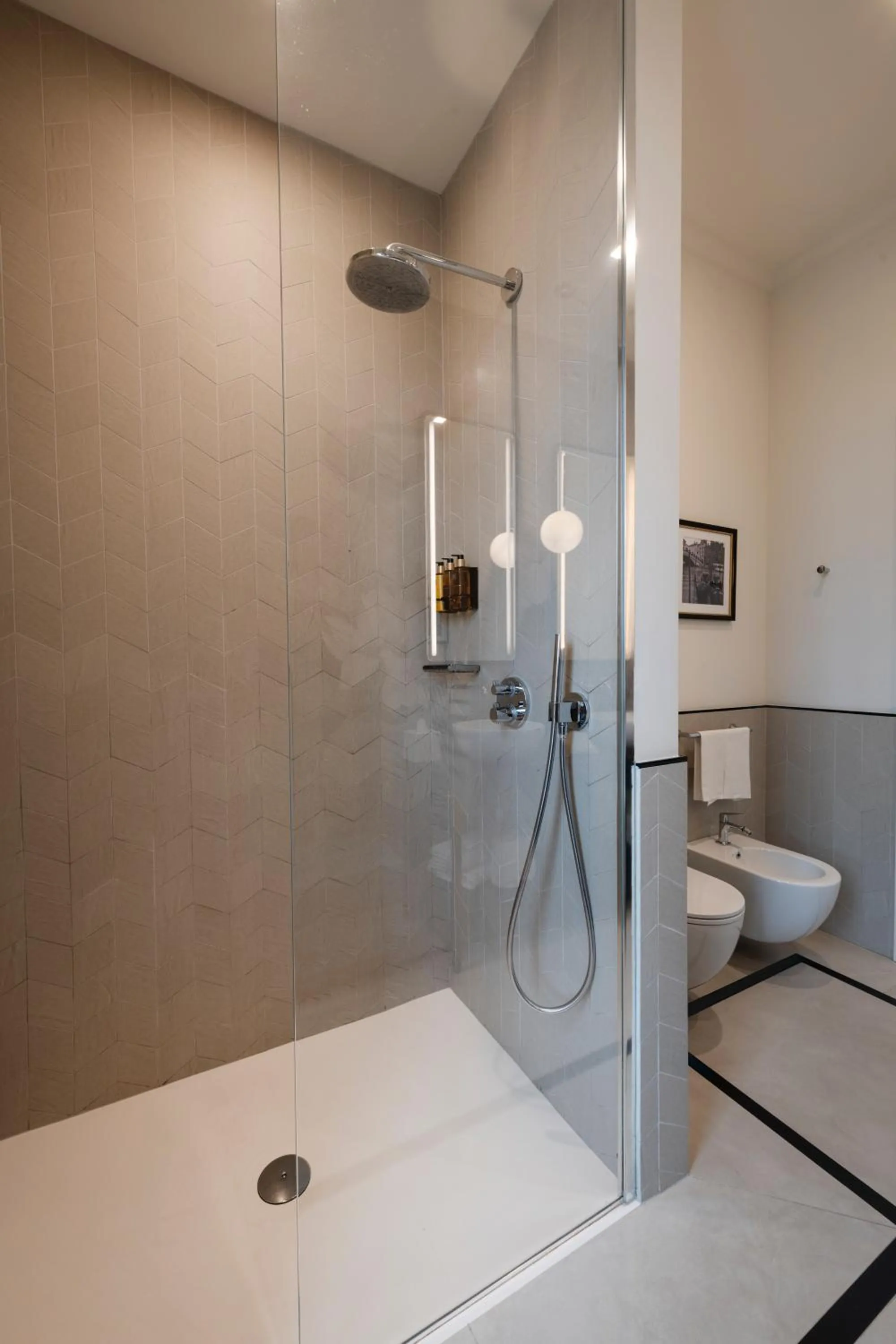 Shower in H10 Palazzo Canova