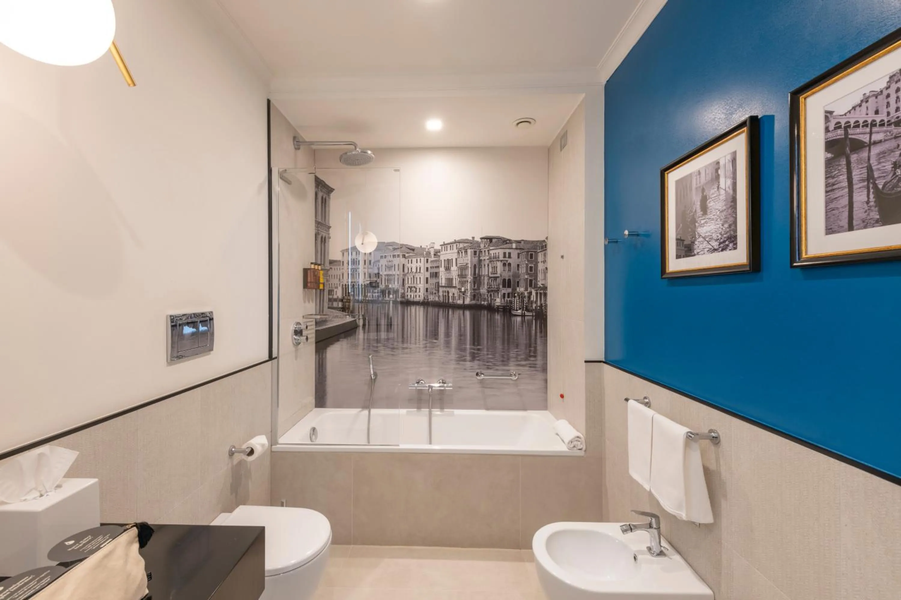 Bathroom in H10 Palazzo Canova