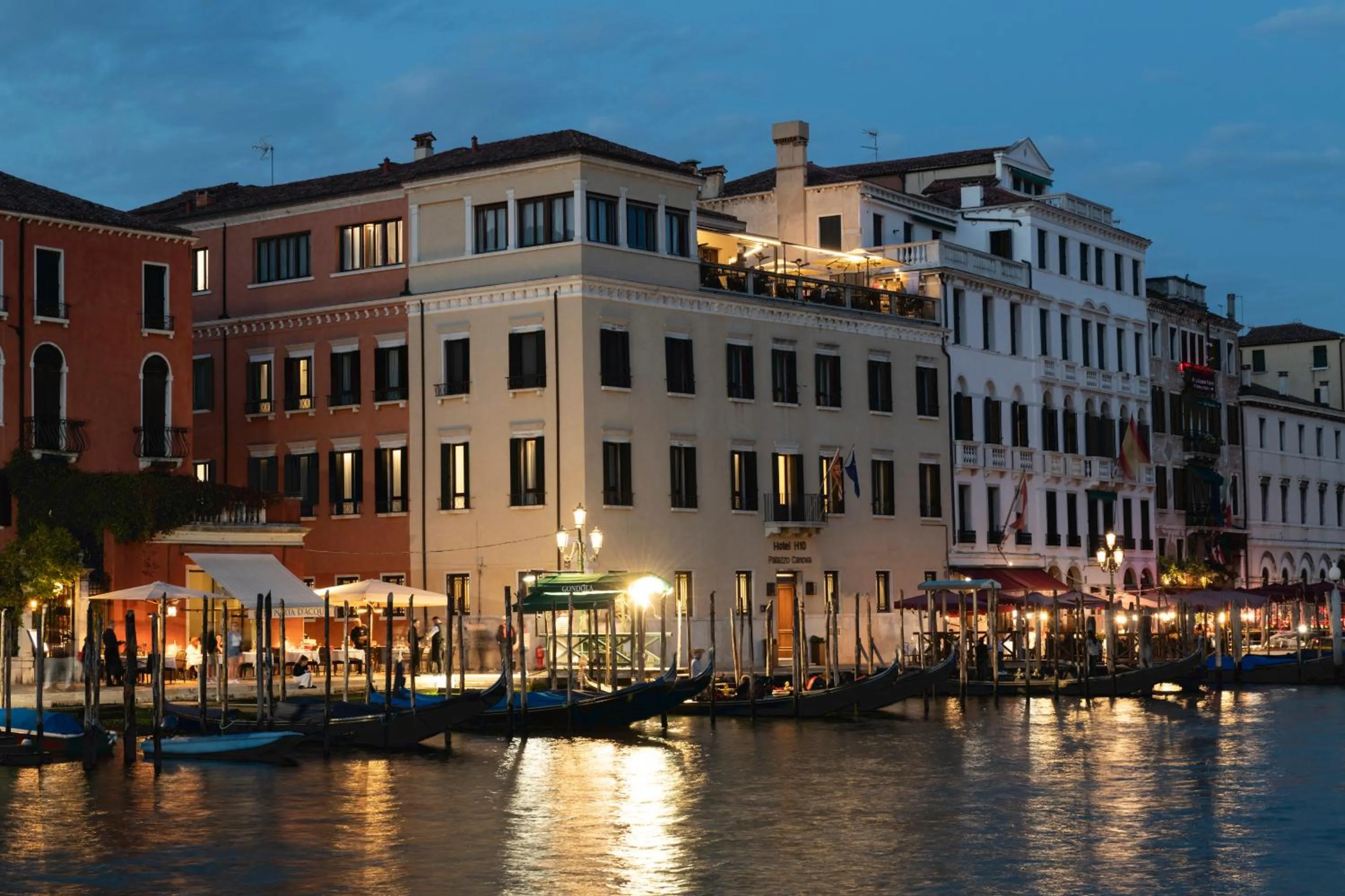 Property building in H10 Palazzo Canova