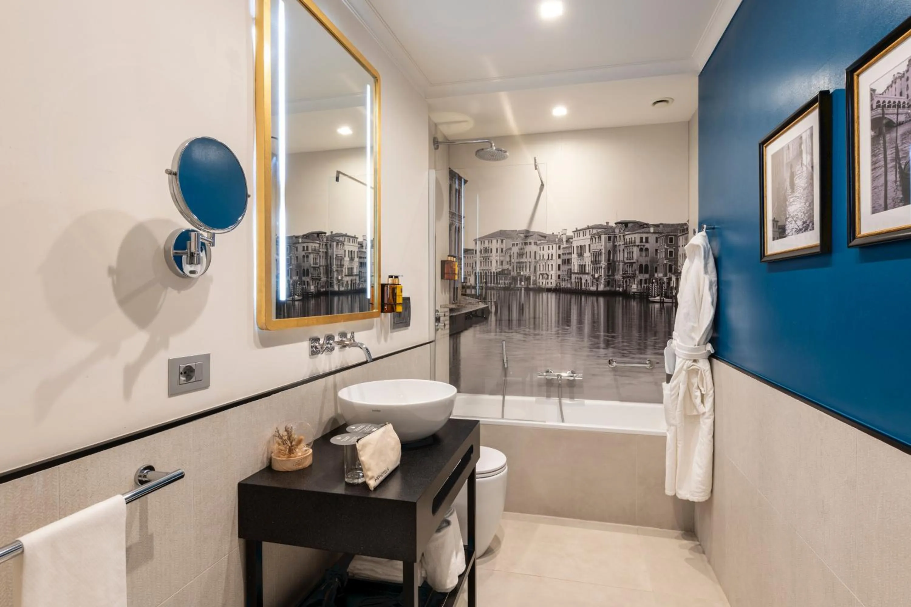 Bathroom in H10 Palazzo Canova