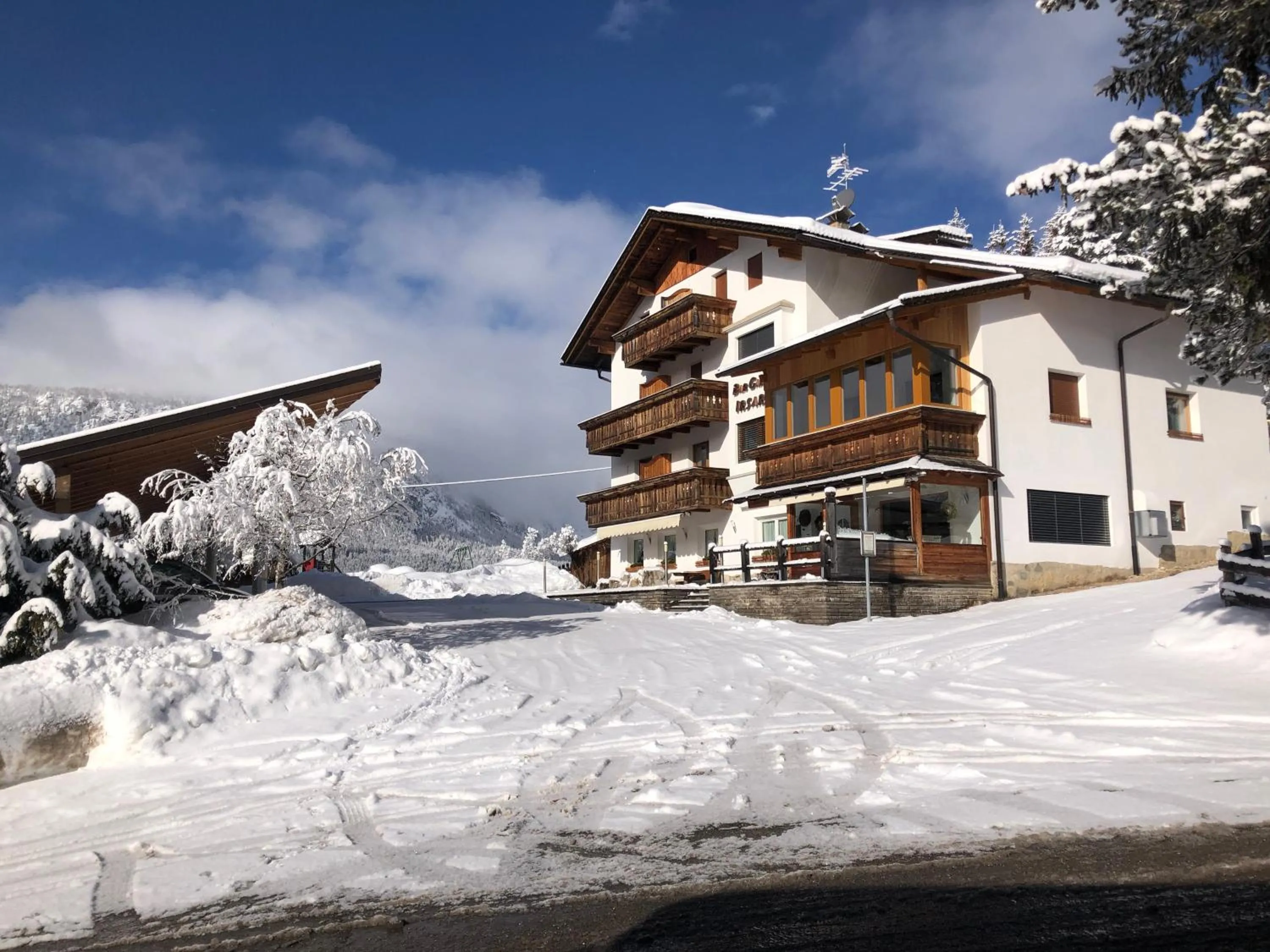 Property building in Garni Irsara