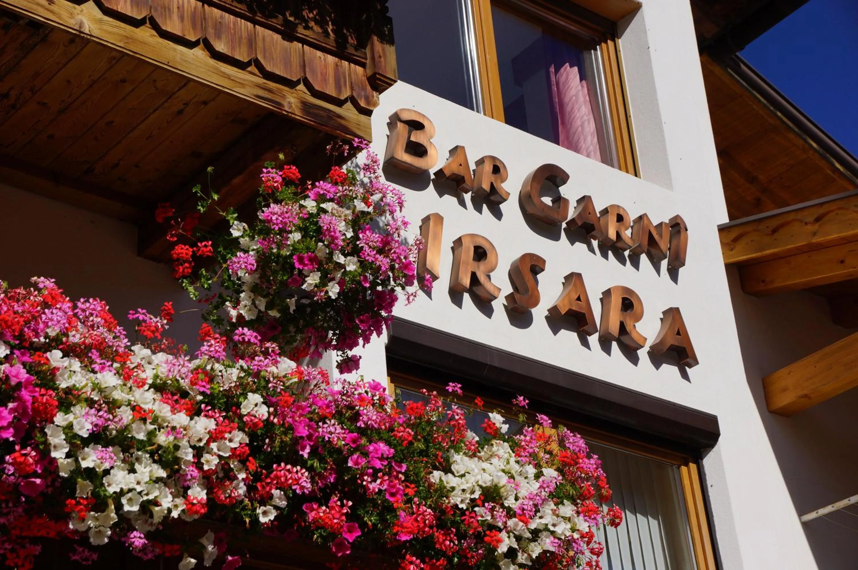 Facade/entrance in Garni Irsara