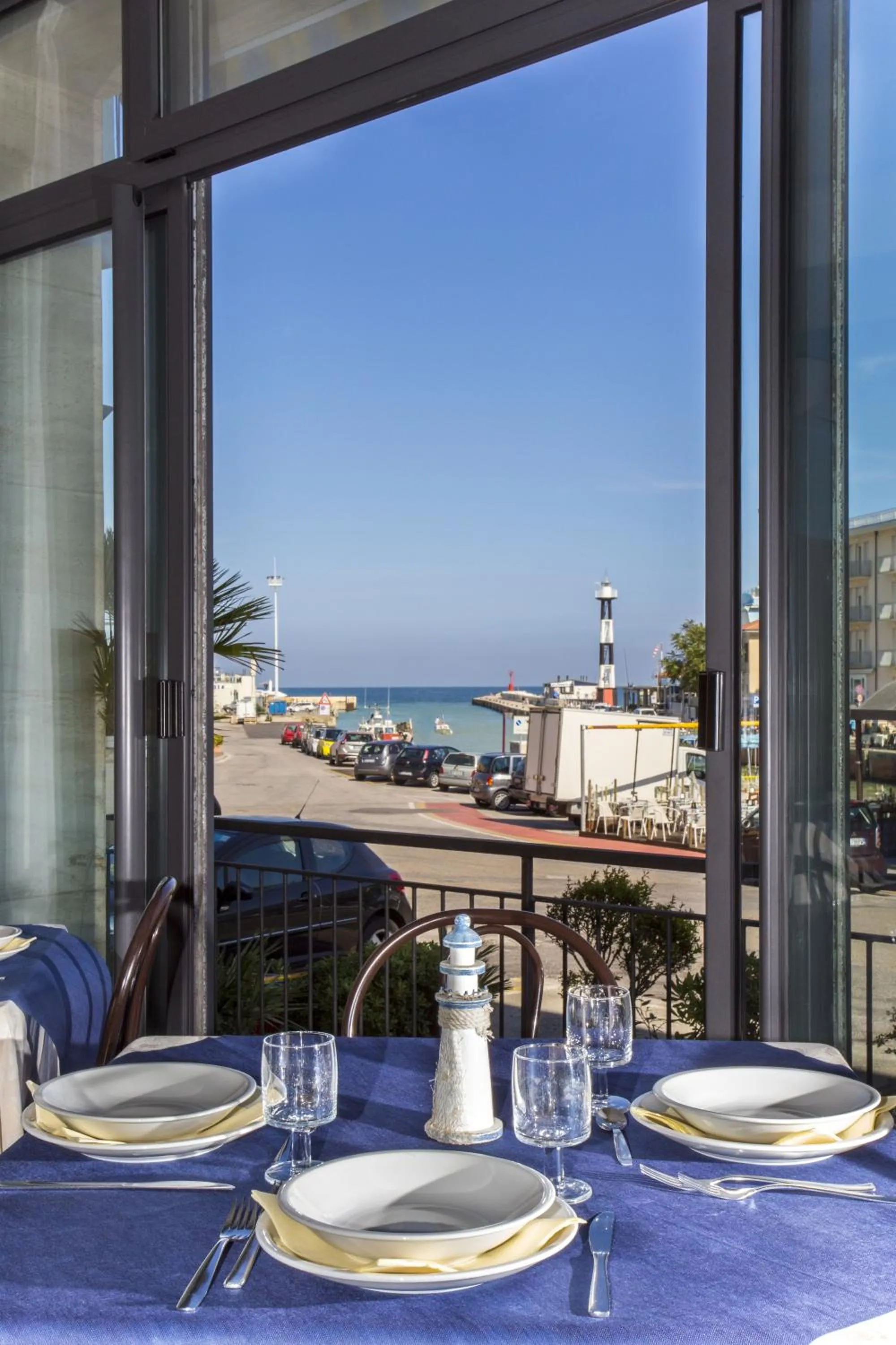 Restaurant/places to eat in Hotel Lugano