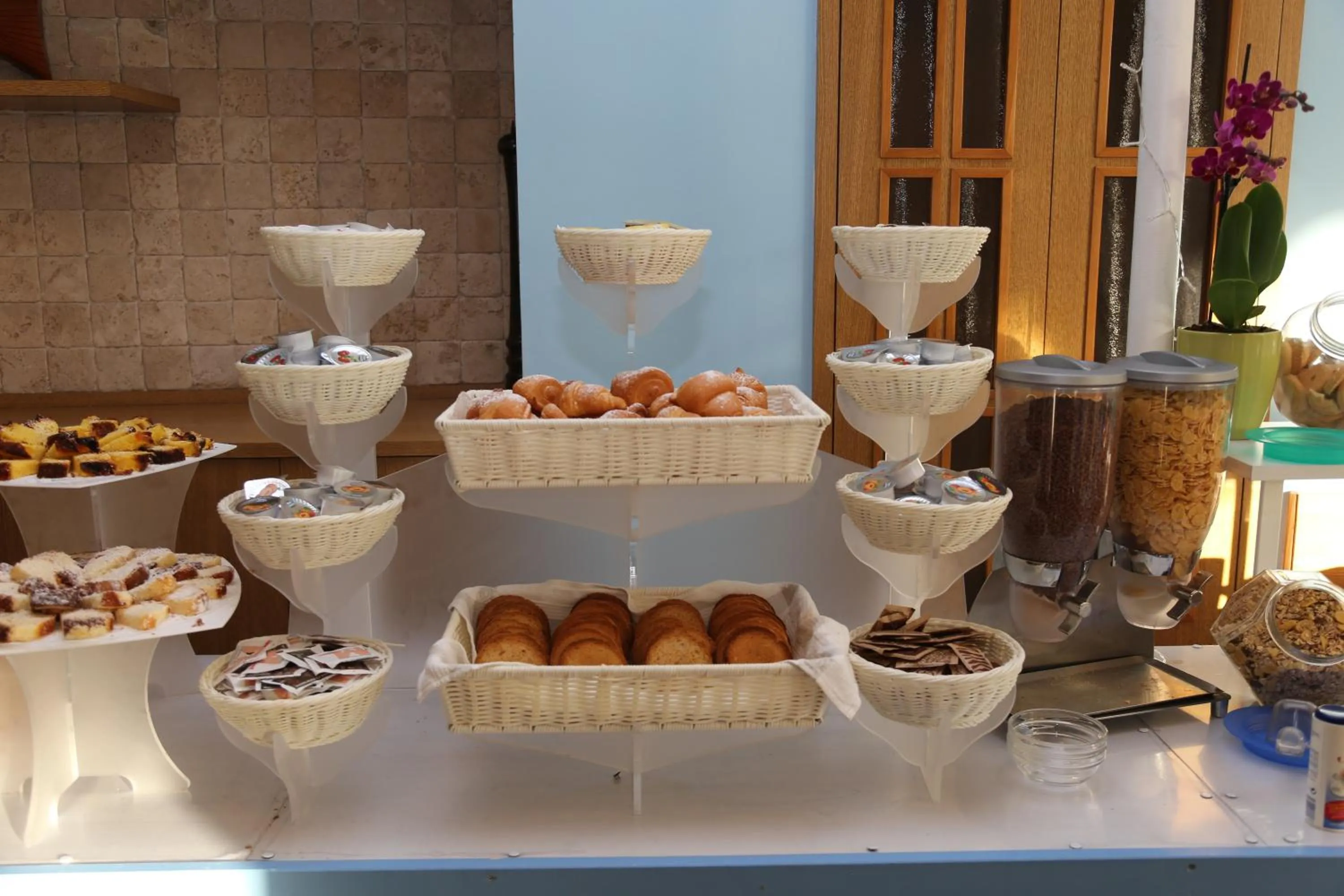 Buffet breakfast in Hotel Lugano