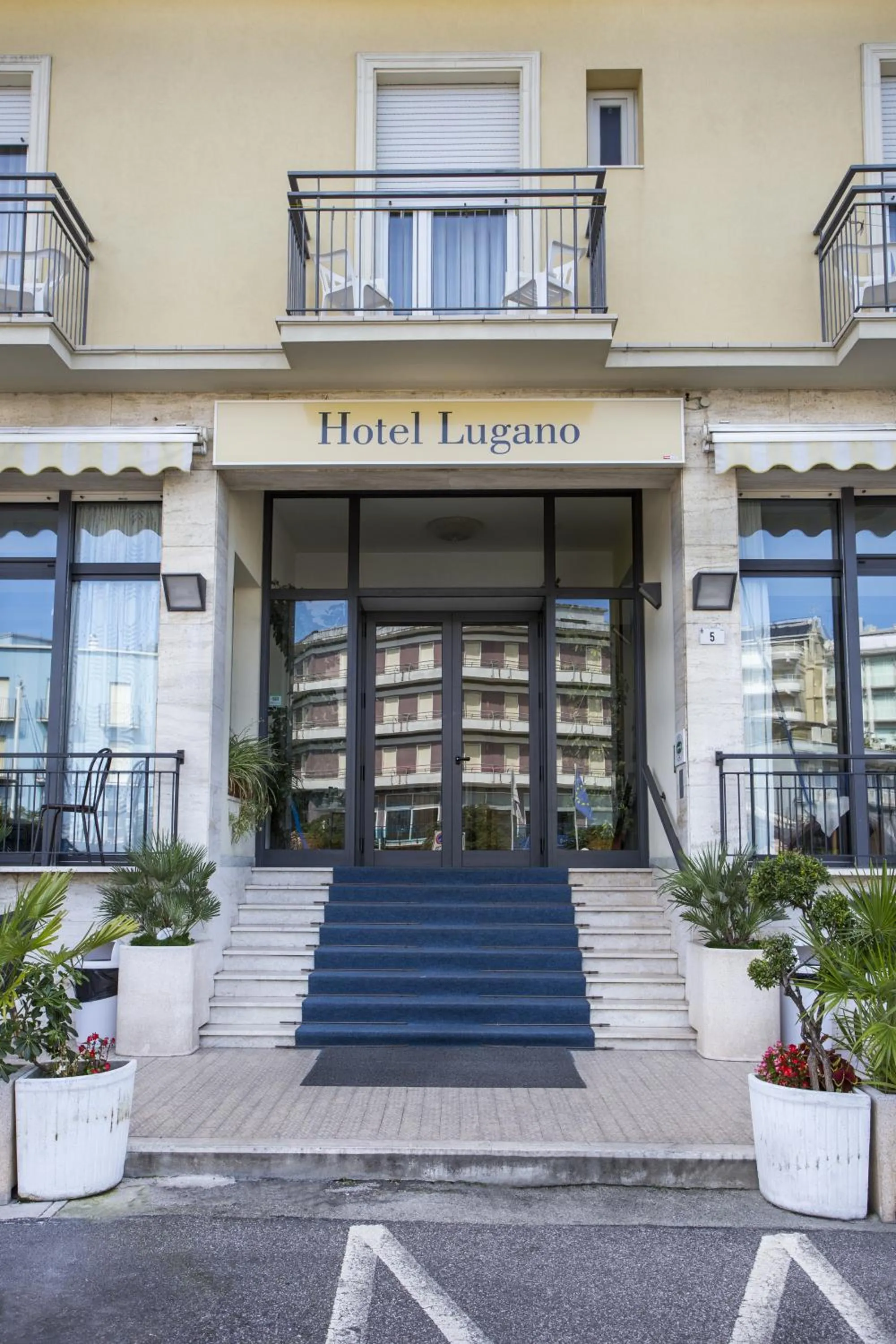 Facade/entrance in Hotel Lugano
