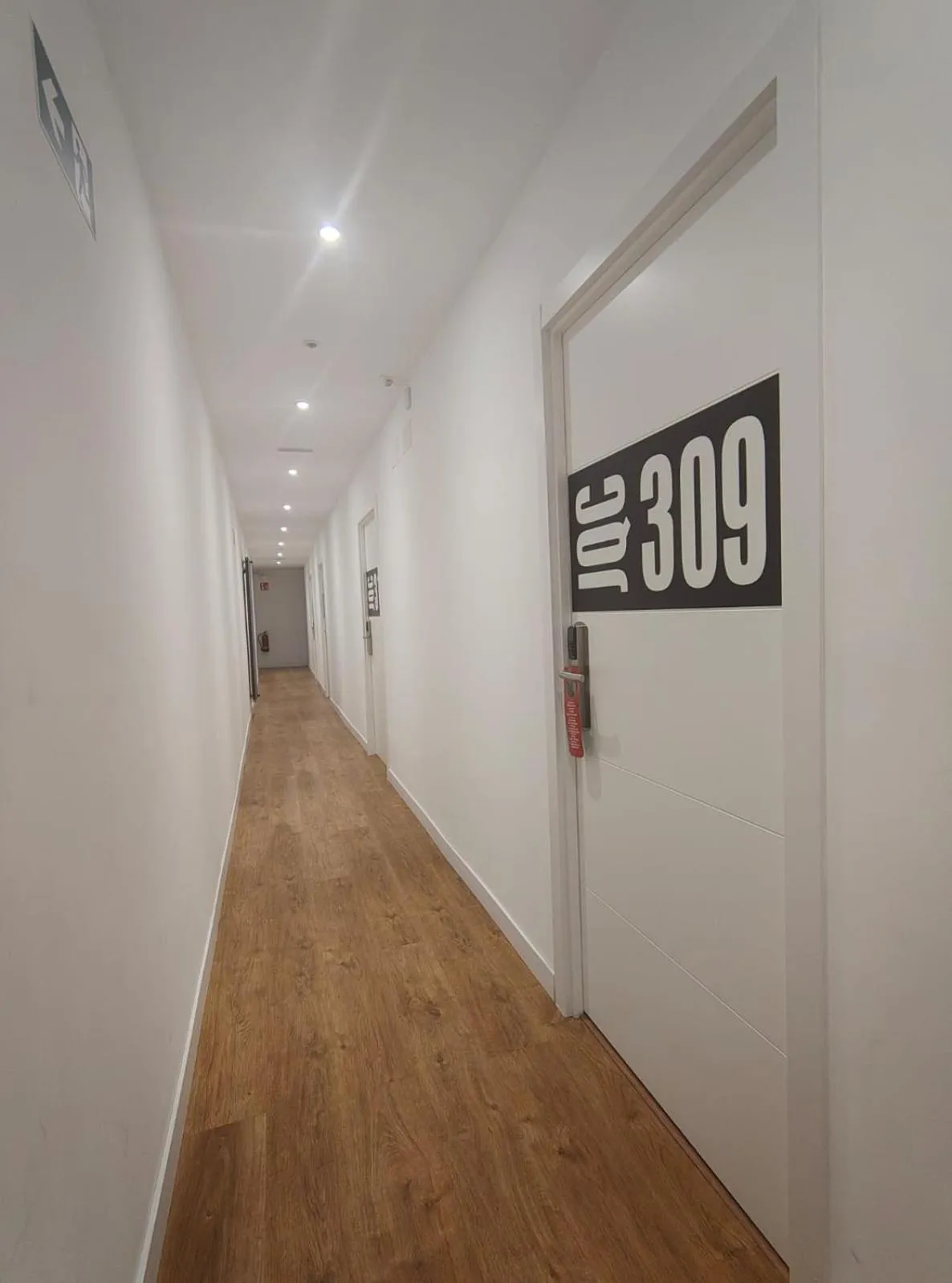 Property logo or sign in Hostal JQ Madrid 1