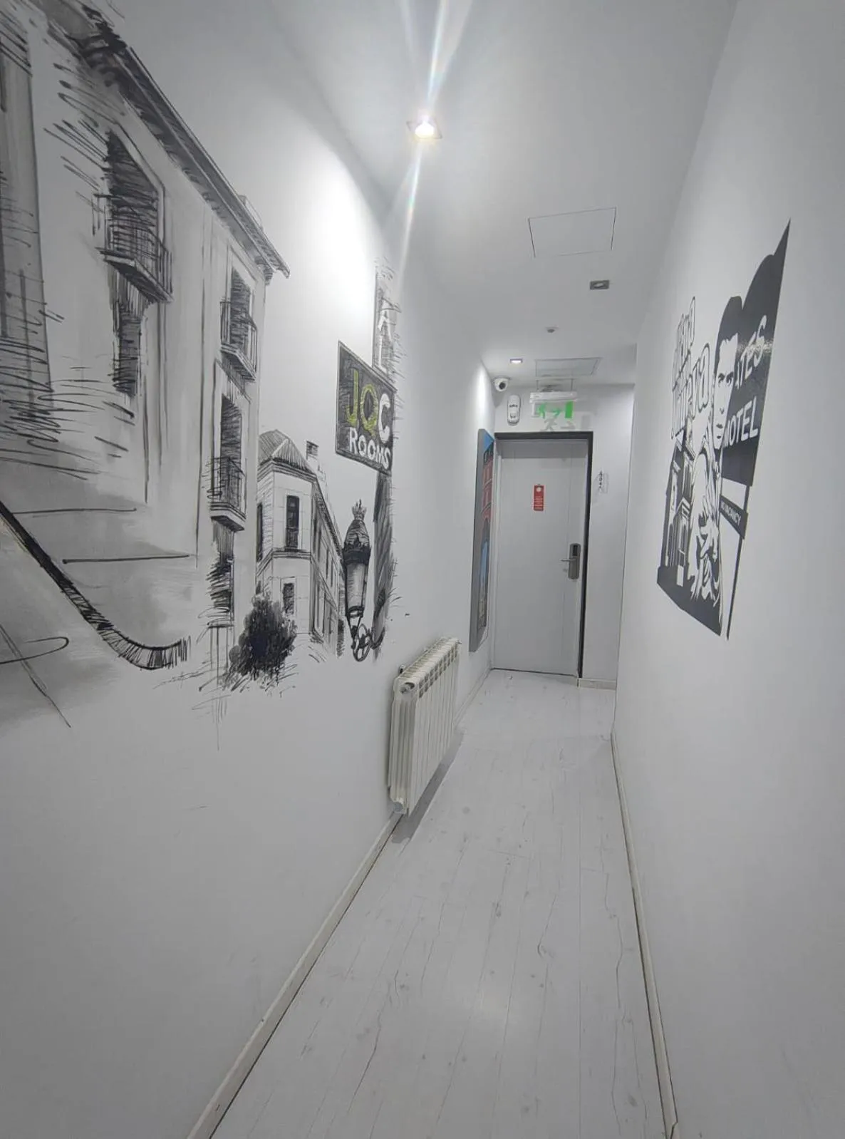 Property building in Hostal JQ Madrid 1