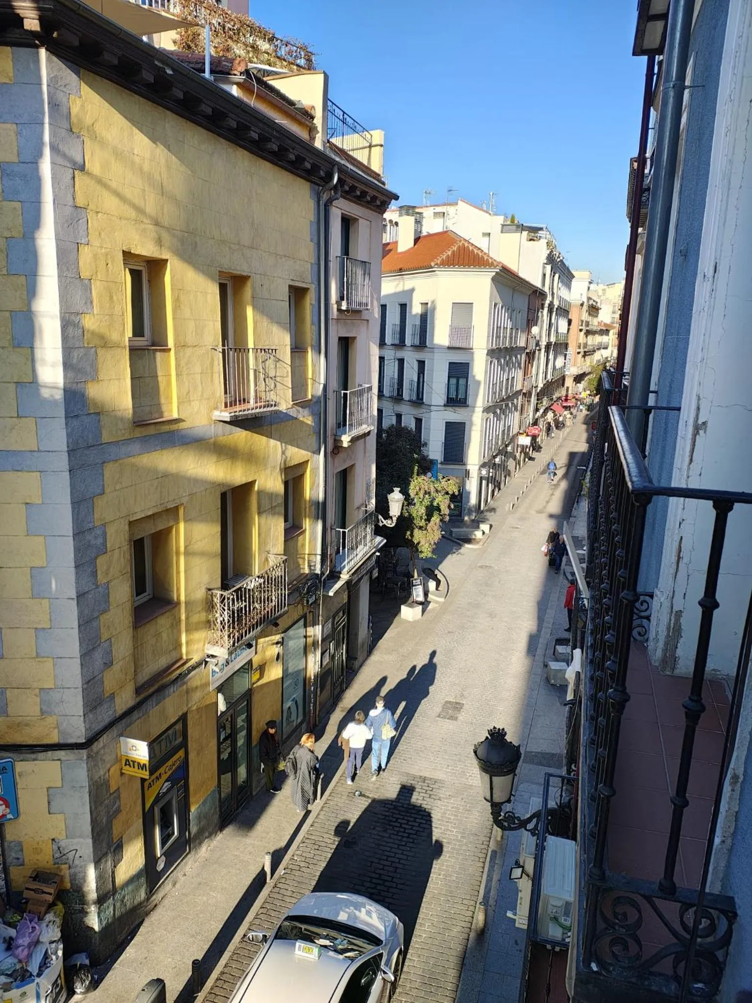 Property building in Hostal JQ Madrid 1