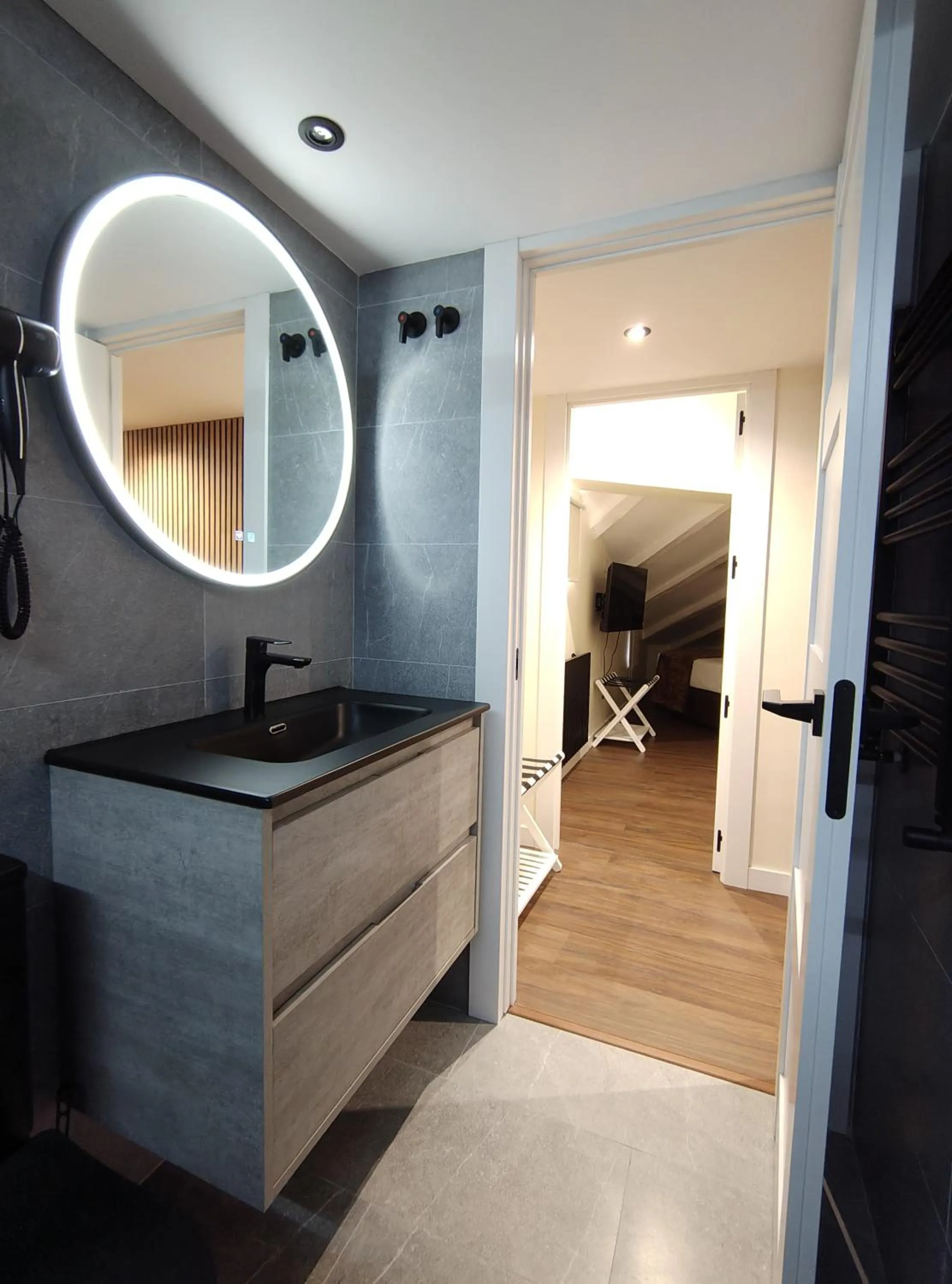 Bathroom in Hostal JQ Madrid 1