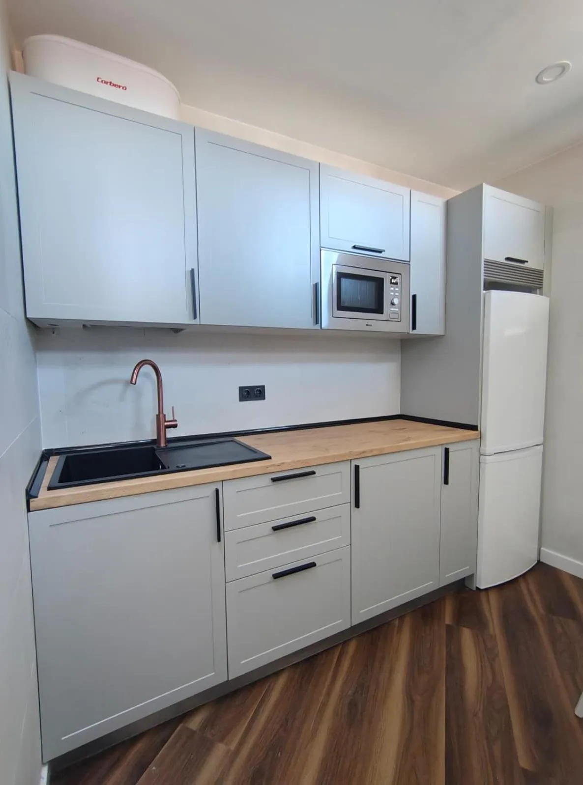 Kitchen or kitchenette in Hostal JQ Madrid 1