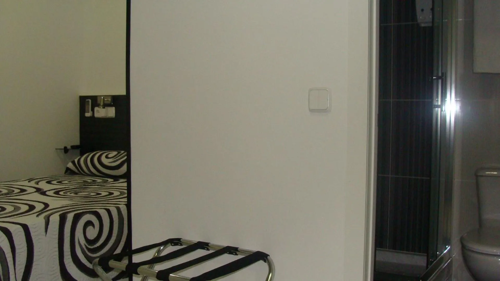 Decorative detail, Bed in Hostal JQ Madrid 1