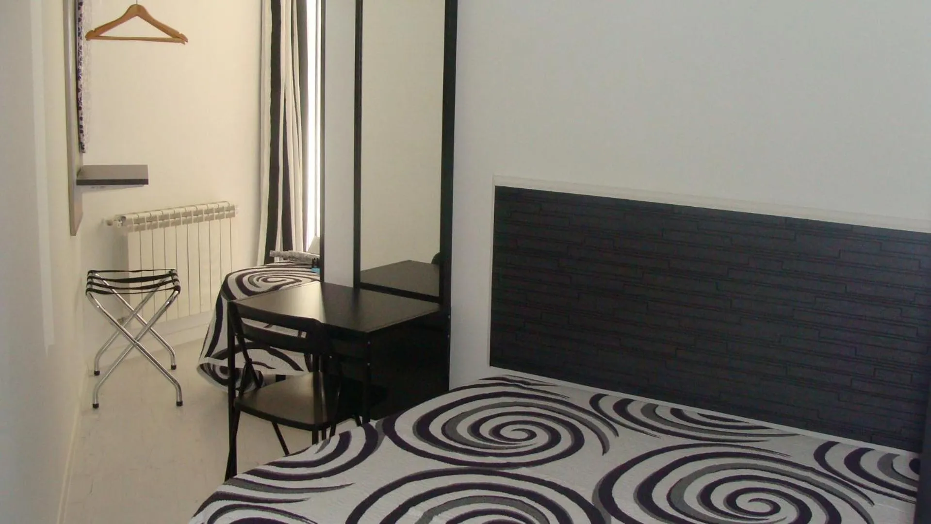 Photo of the whole room, Bed in Hostal JQ Madrid 1