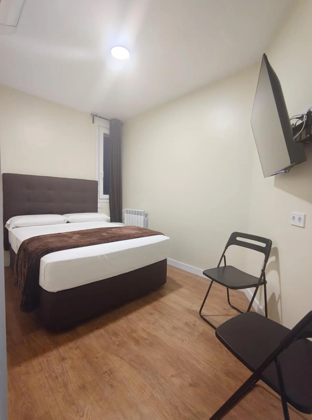 Bedroom, Bed in Hostal JQ Madrid 1