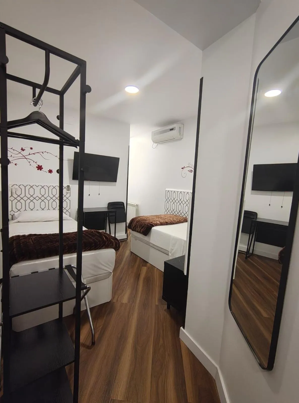 Bedroom, Bed in Hostal JQ Madrid 1