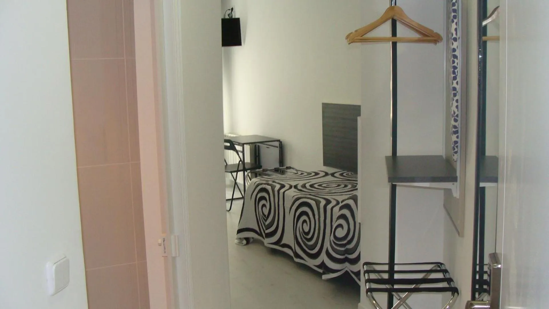 Photo of the whole room, Bed in Hostal JQ Madrid 1