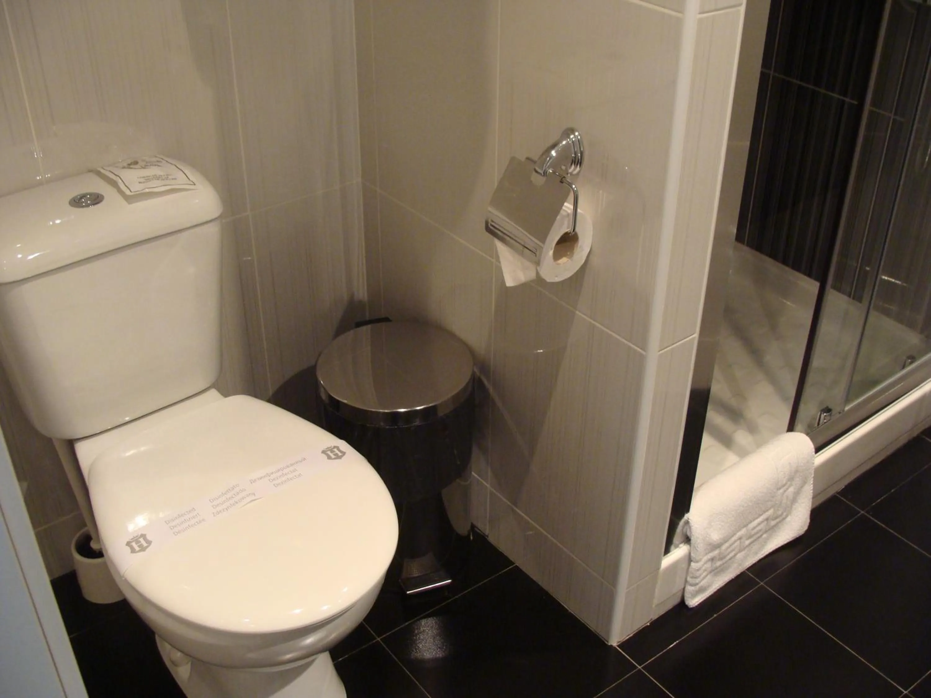 Bed in Hostal JQ Madrid 1