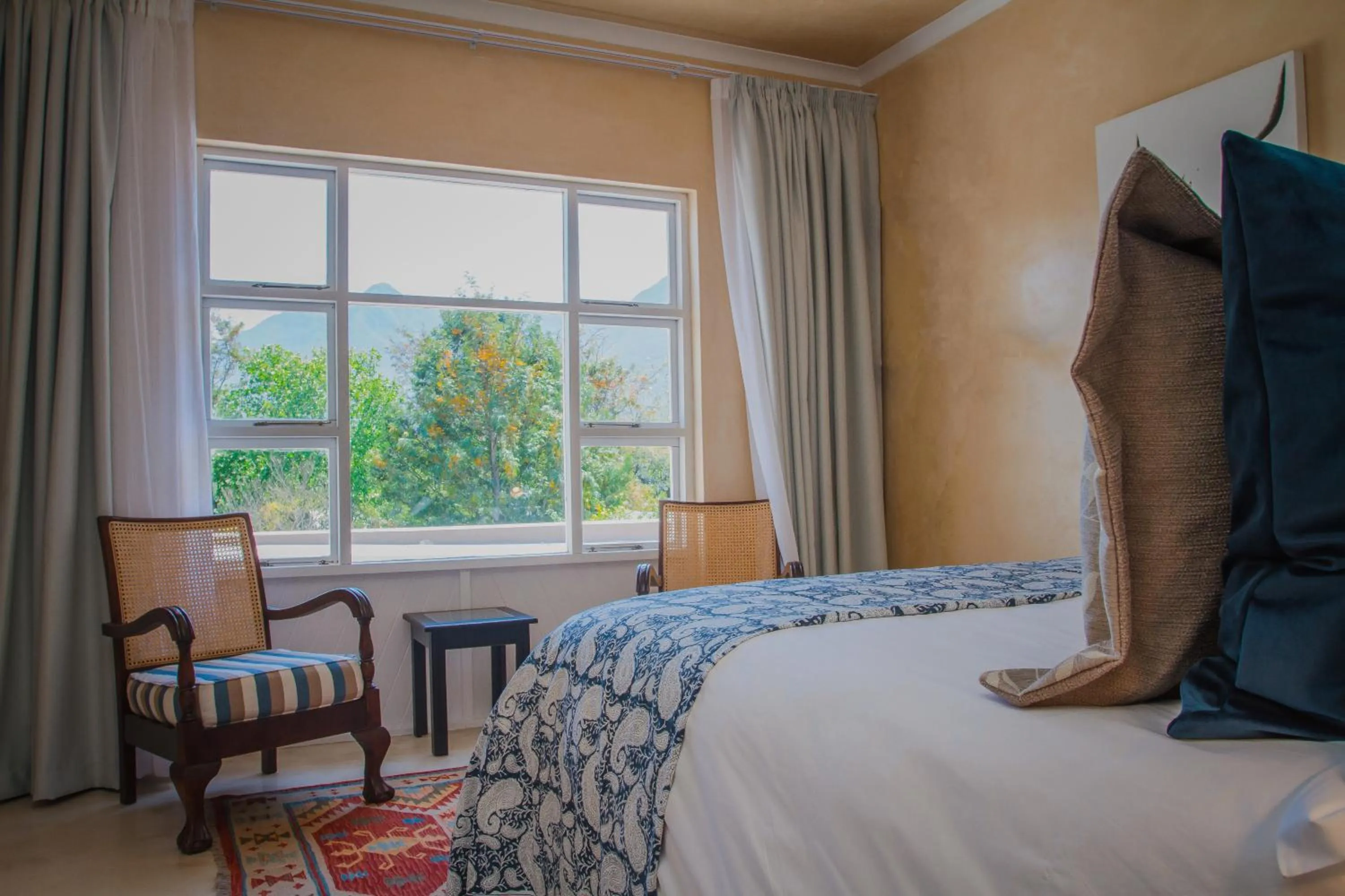 Photo of the whole room, Bed in The View Swellendam B&B