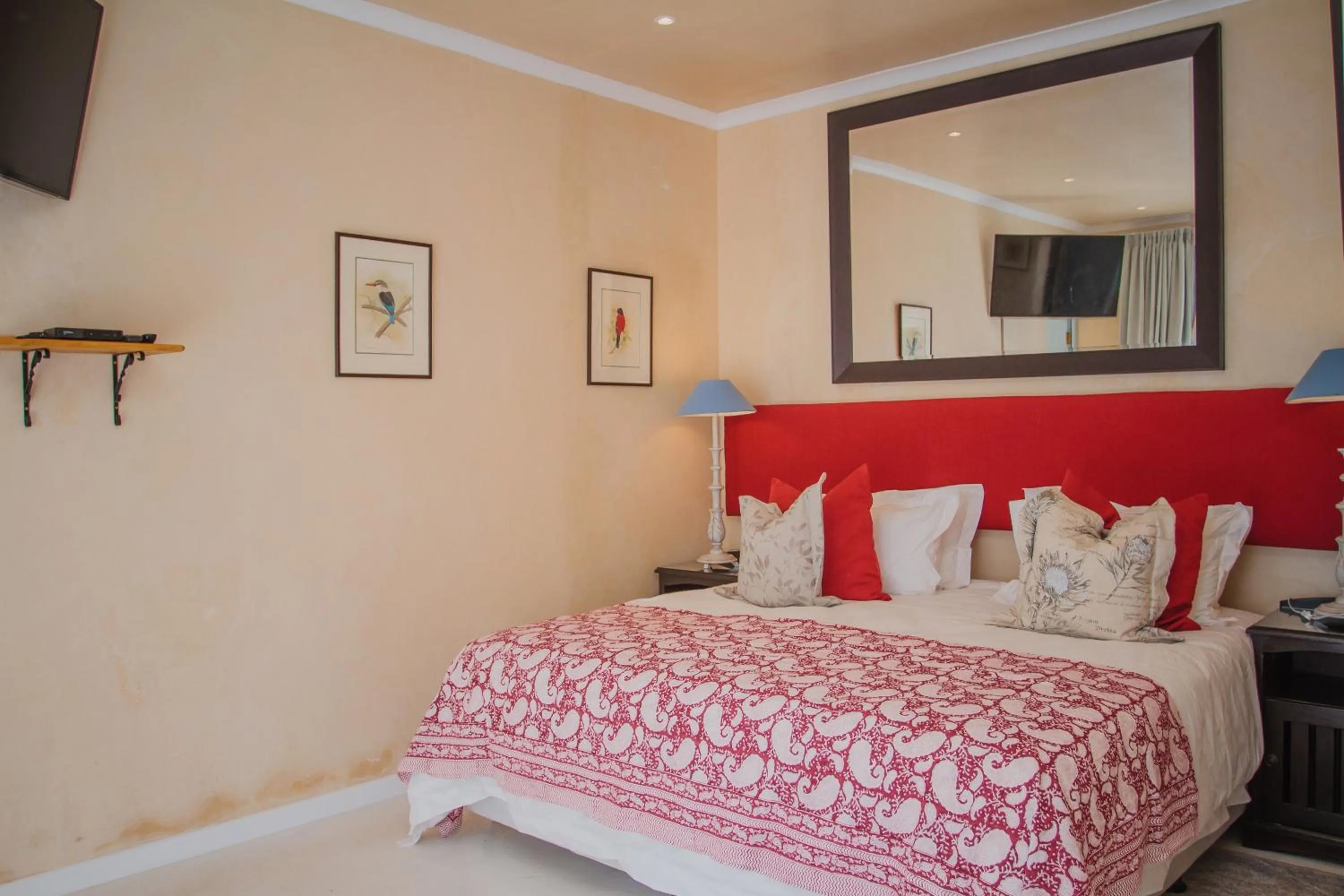 Photo of the whole room, Bed in The View Swellendam B&B